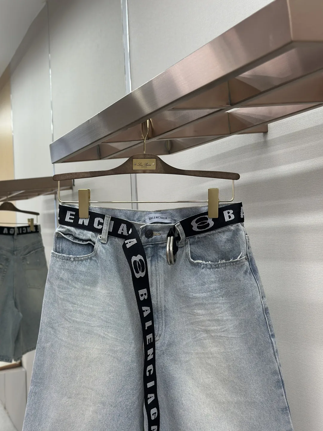 Logo-Webbing Belted Denim Shorts D29519192 — view 4