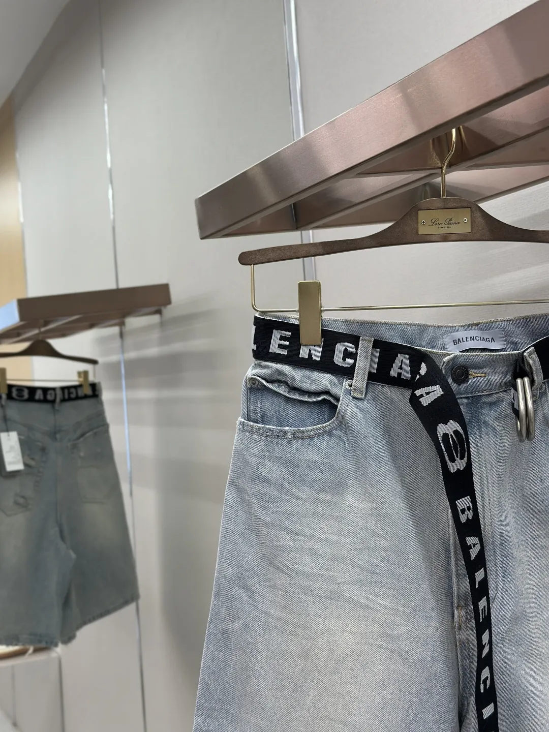Logo-Webbing Belted Denim Shorts D29519192 — view 5