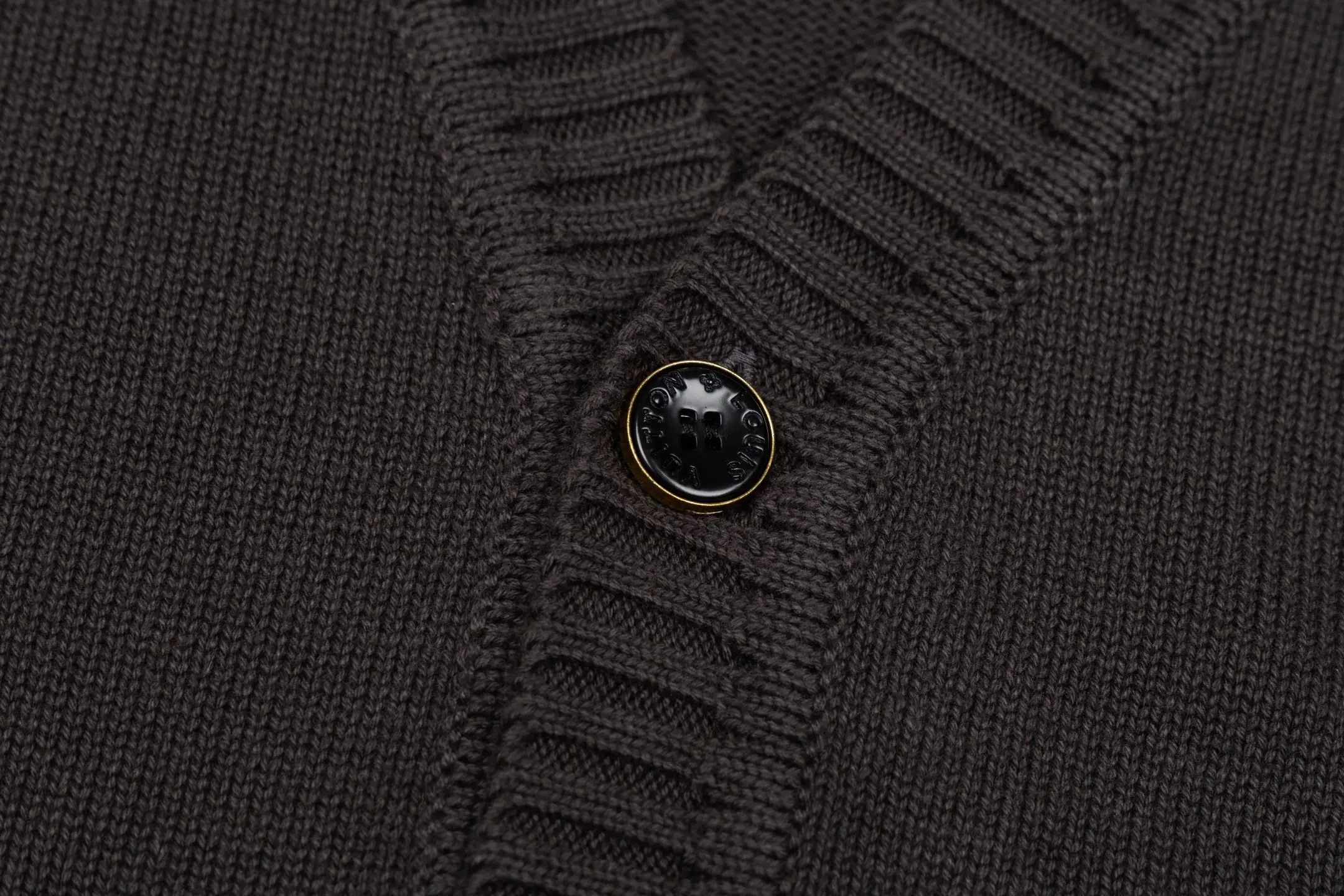 Logo-Patch Wool V-Neck Cardigan D30022461 — view 5