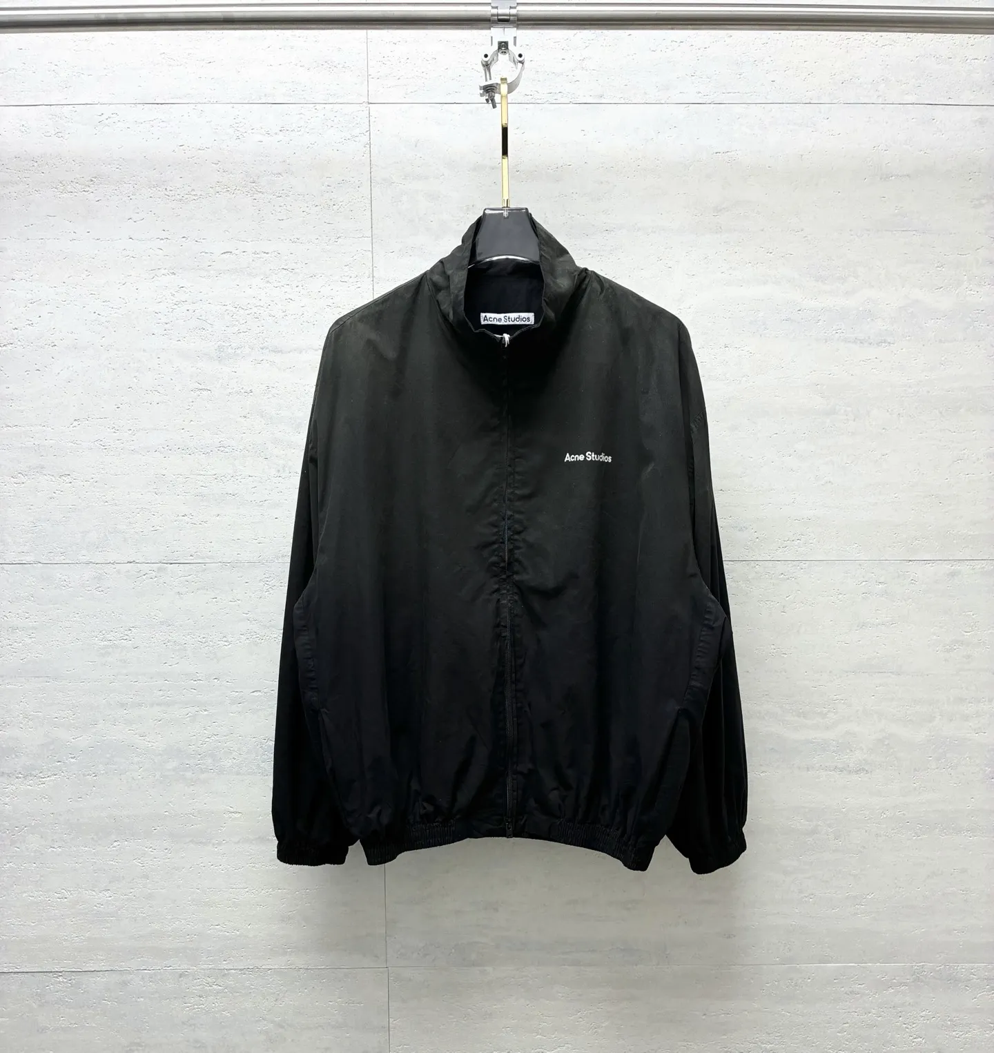 Logo-Print Distressed Zip-Up Jacket D30019103