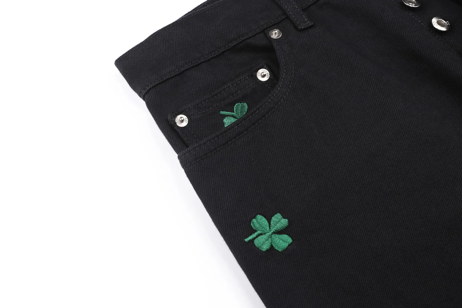 Clover Embroidered Straight-Leg Jeans D30022407 — view 6
