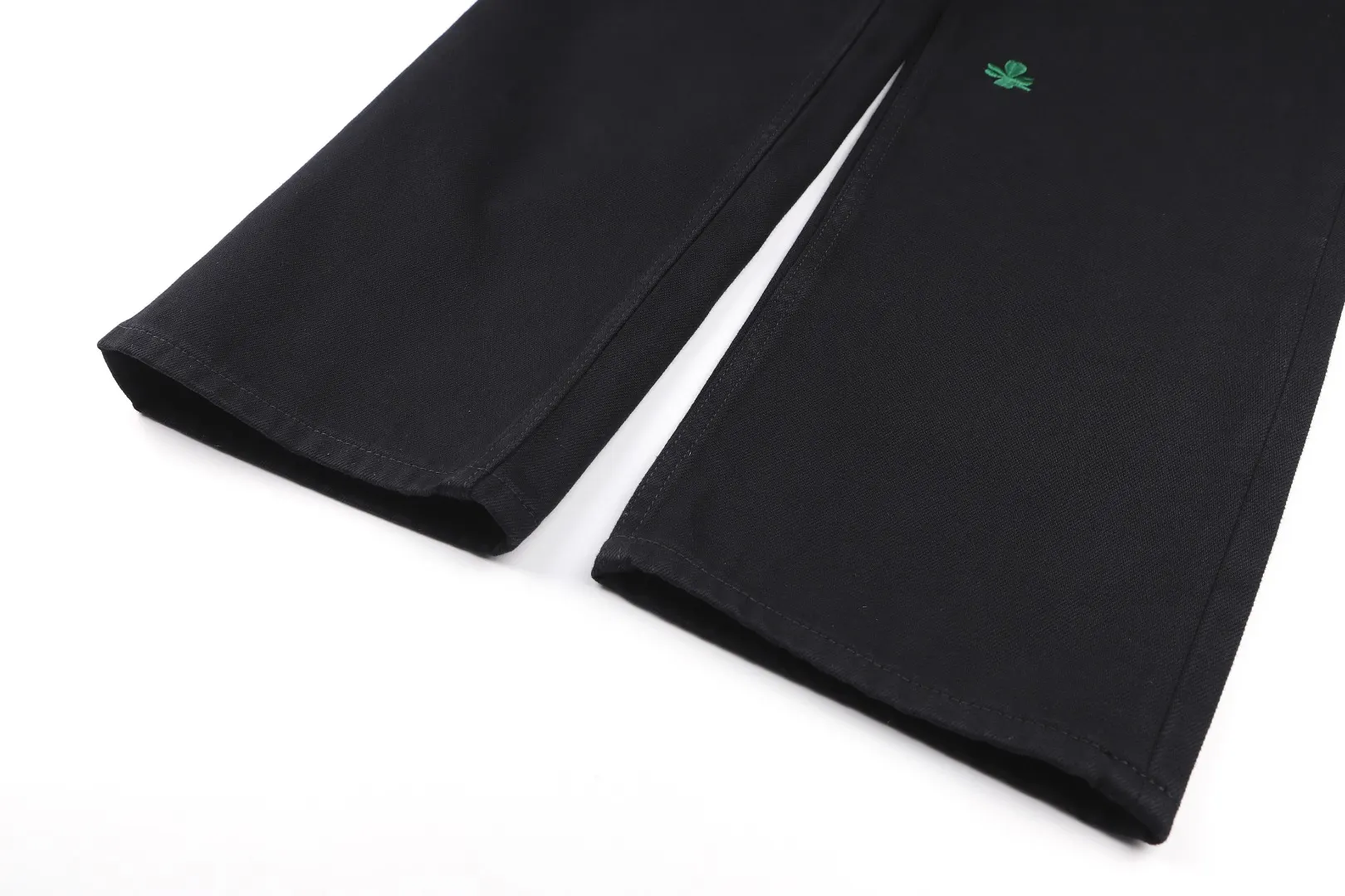 Clover Embroidered Straight-Leg Jeans D30022407 — view 7