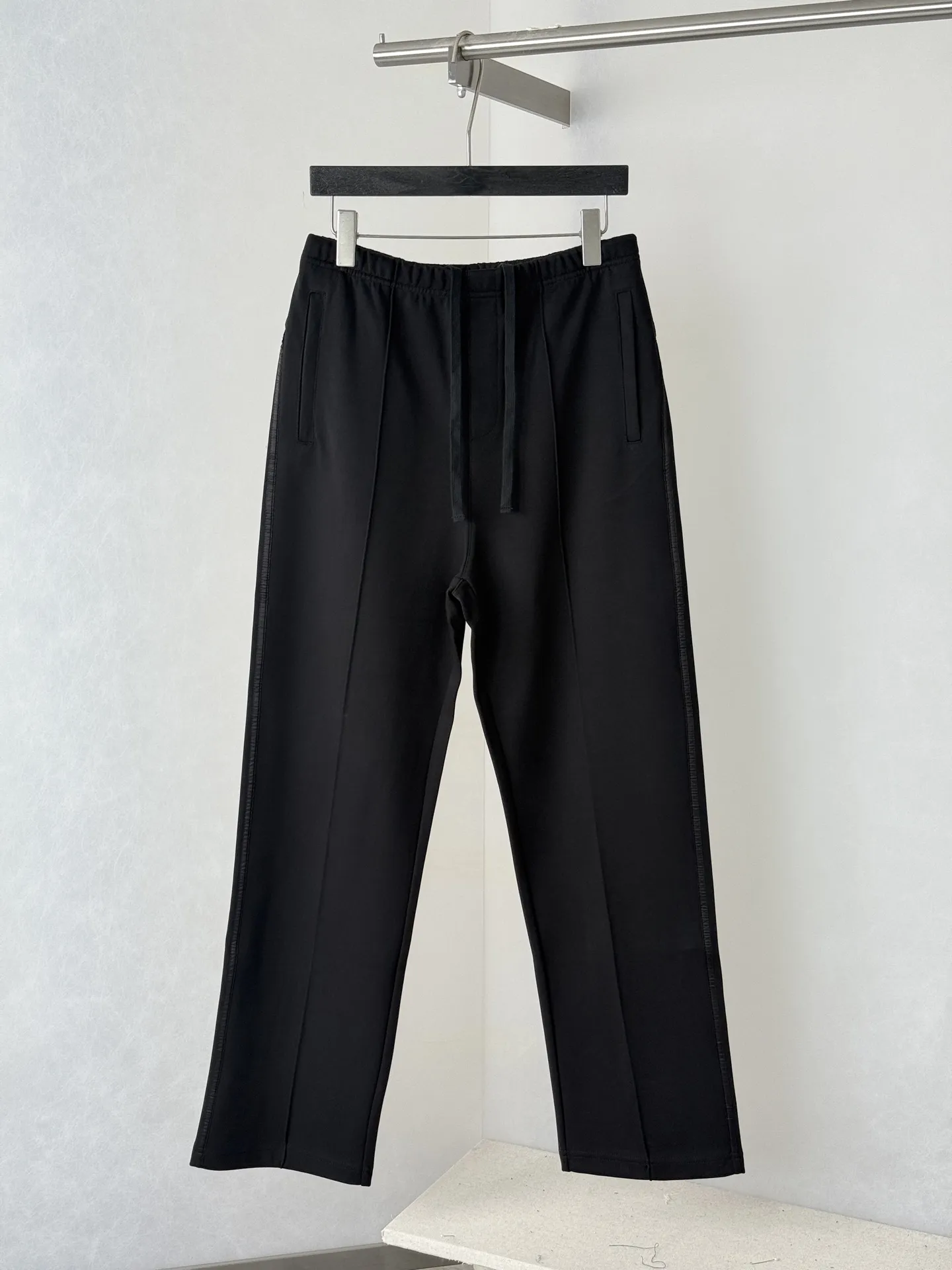 Nylon-Panelled Straight-Leg Sweatpants D30021979