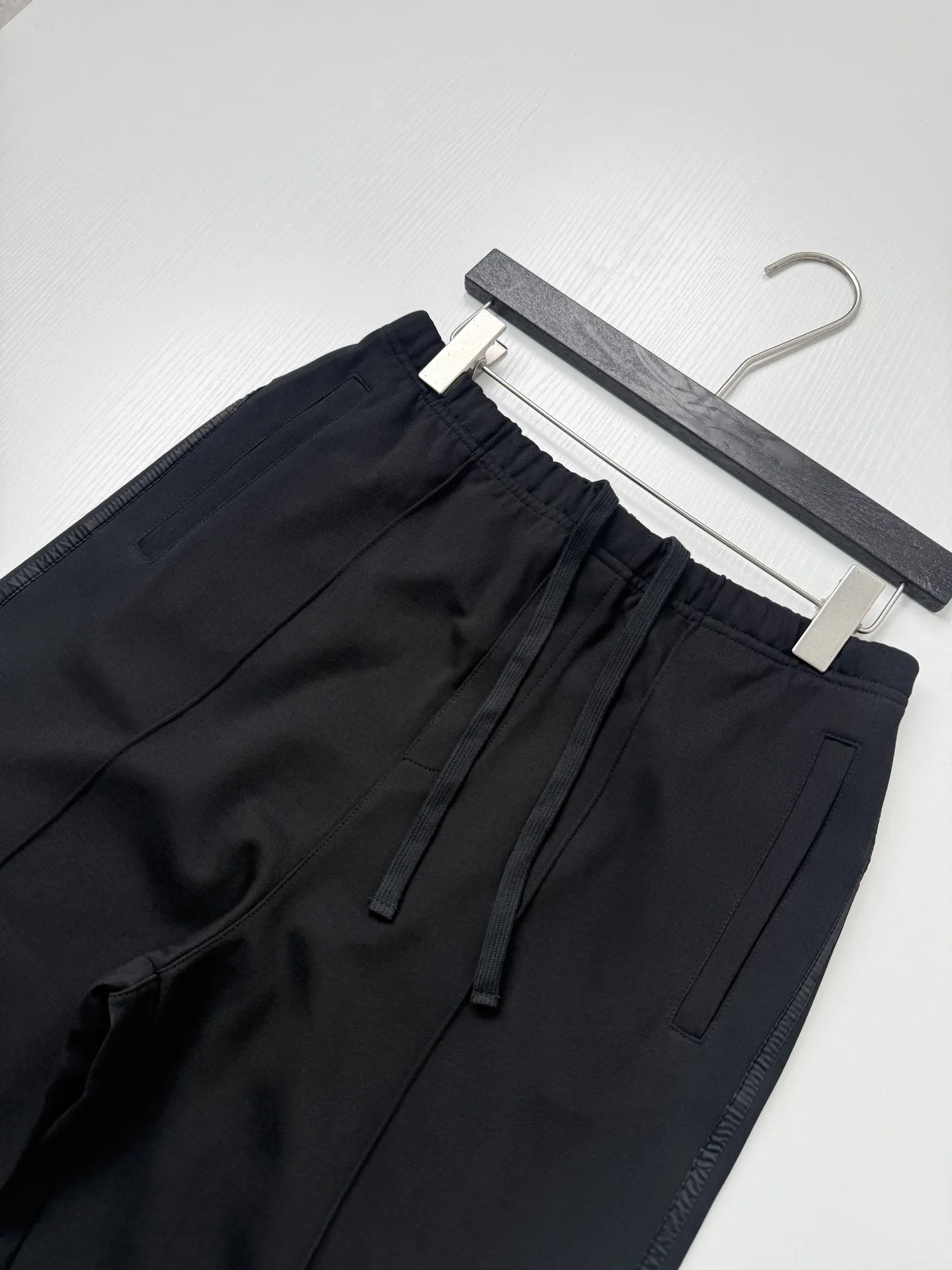 Nylon-Panelled Straight-Leg Sweatpants D30021979 — view 4