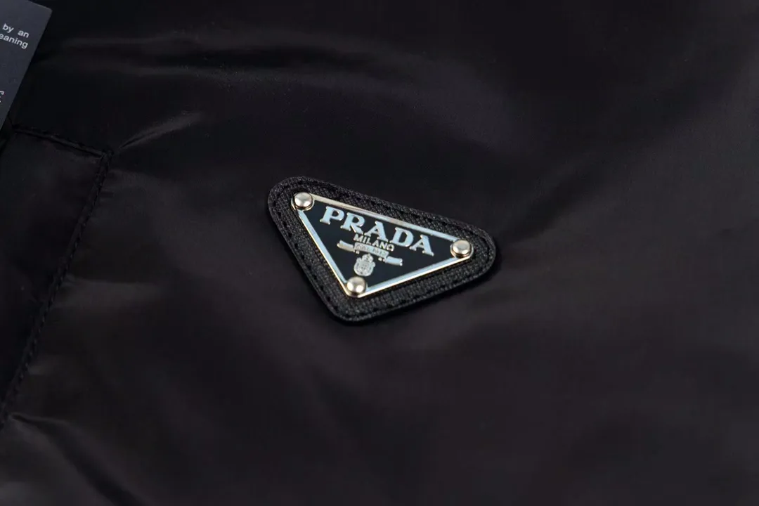 Logo-Plaque Re-Nylon Hooded Jacket D30013442 — view 6