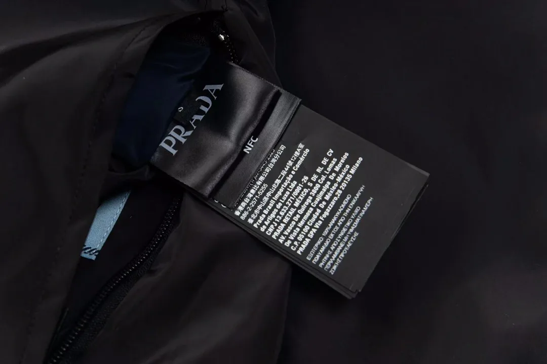Logo-Plaque Re-Nylon Hooded Jacket D30013442 — view 8