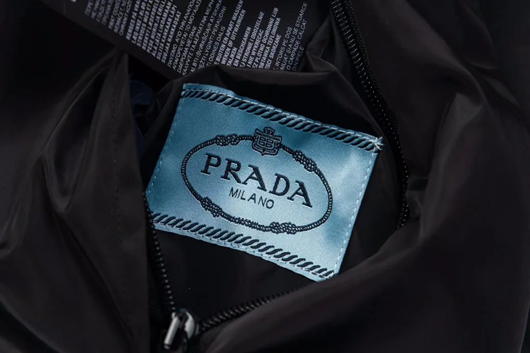 Logo-Plaque Re-Nylon Hooded Jacket D30013442 — view 9