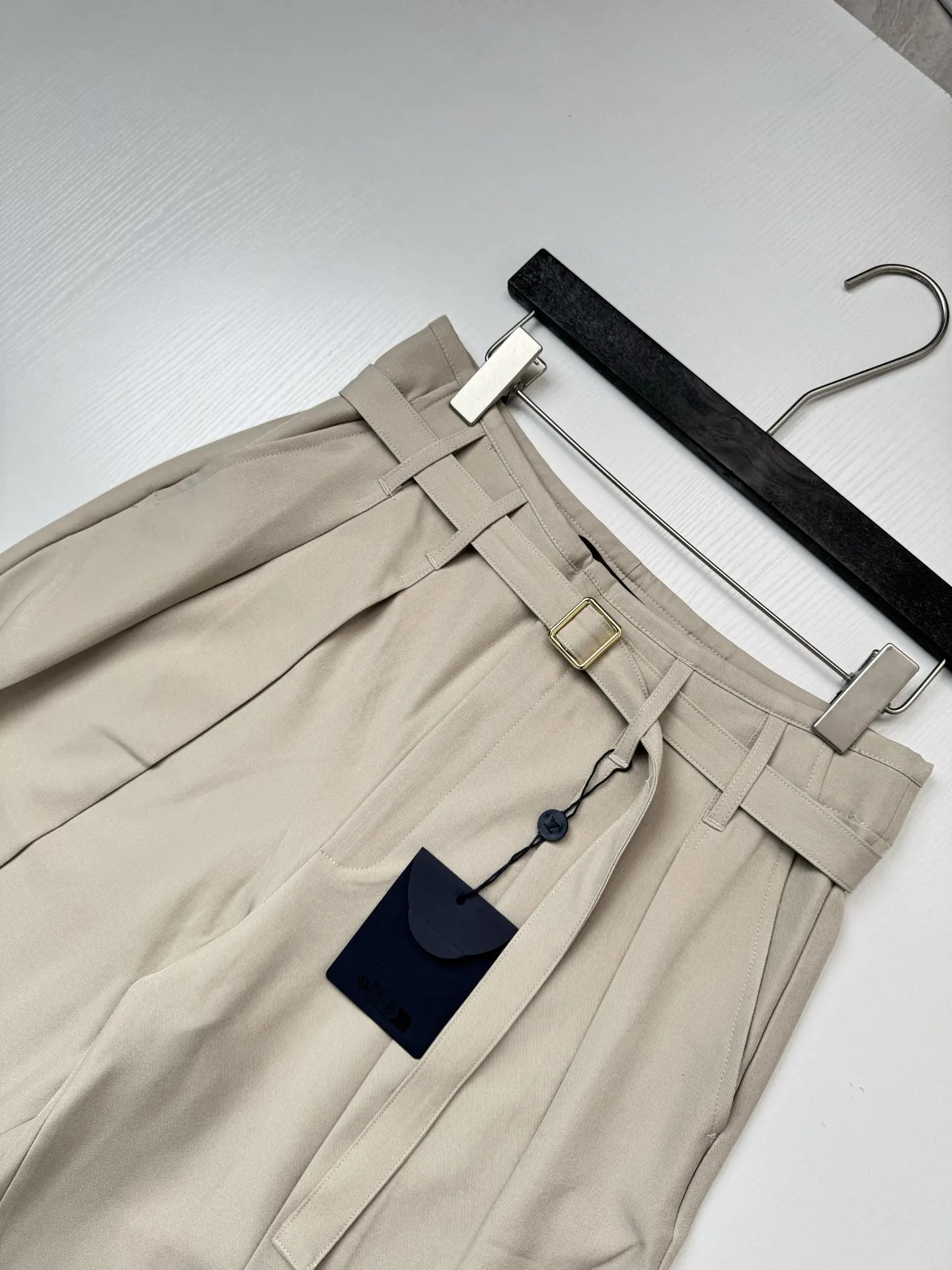 Belted Wide-Leg Tailored Trousers D30518764 — view 4