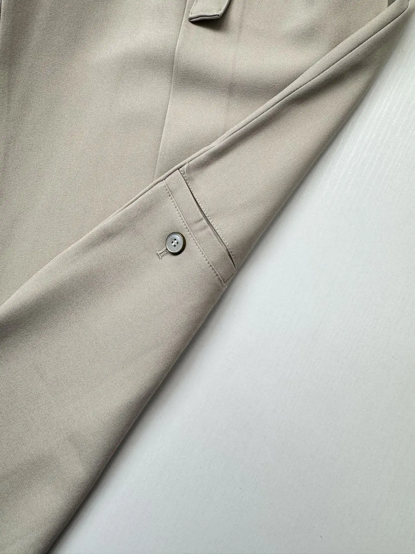 Belted Wide-Leg Tailored Trousers D30518764 — view 5