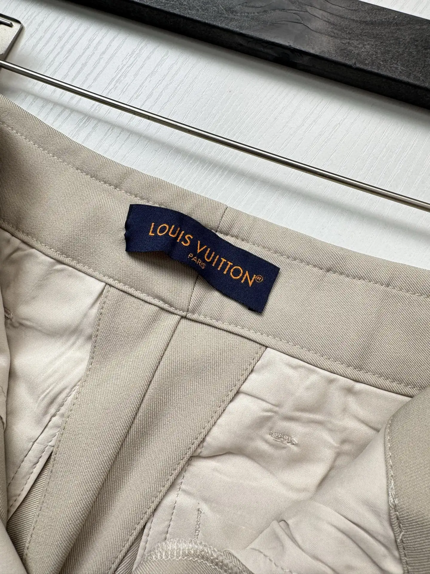Belted Wide-Leg Tailored Trousers D30518764 — view 11