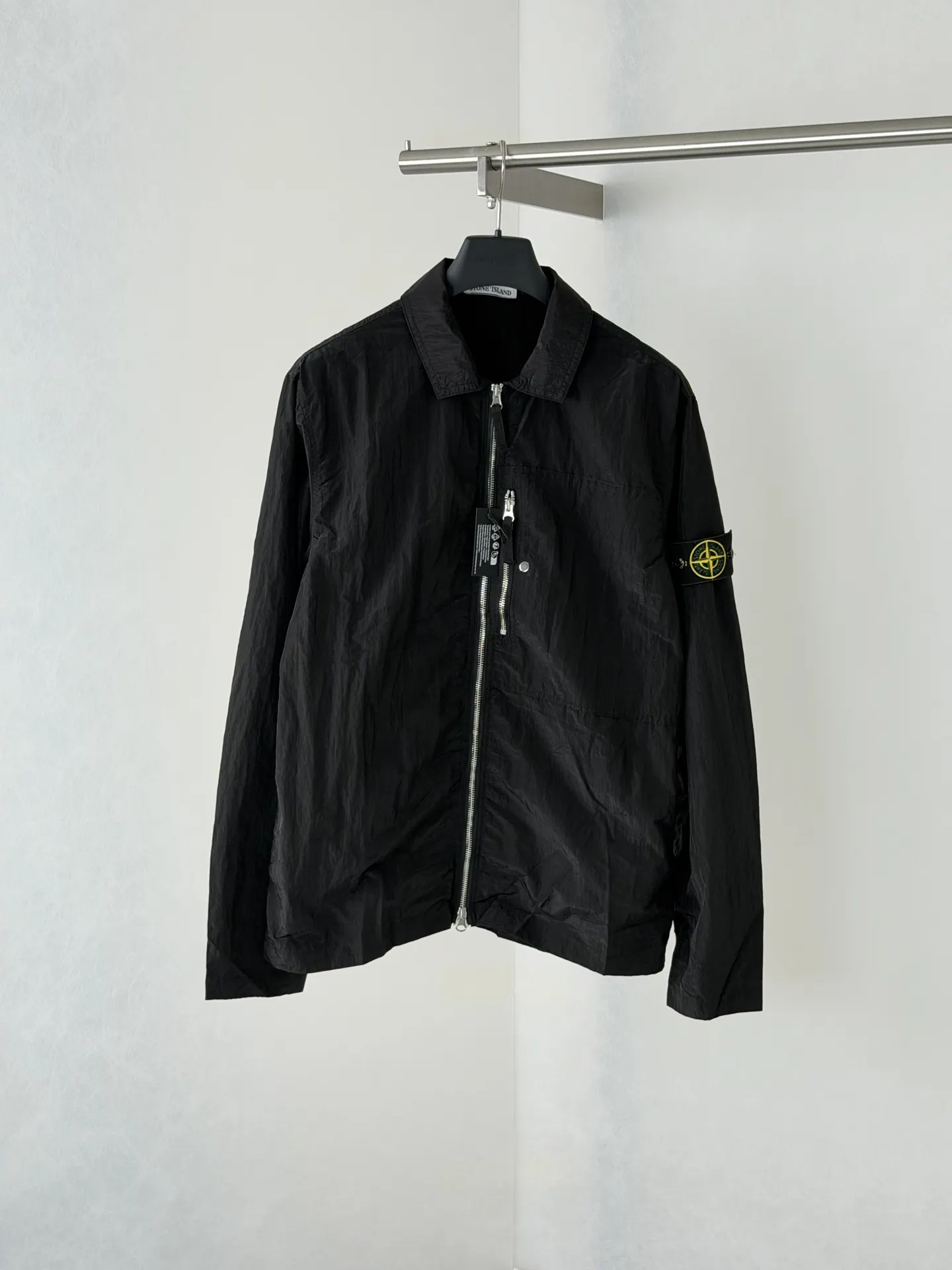Crinkled Nylon Compass Patch Jacket D30518715