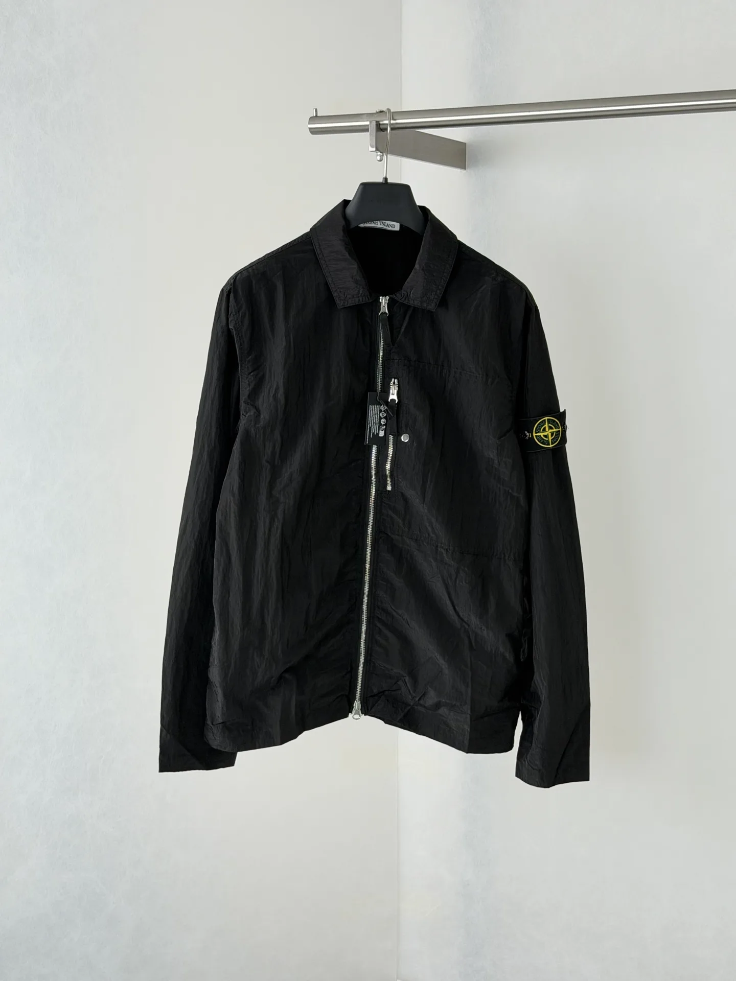 Crinkled Nylon Compass Patch Jacket D30518715