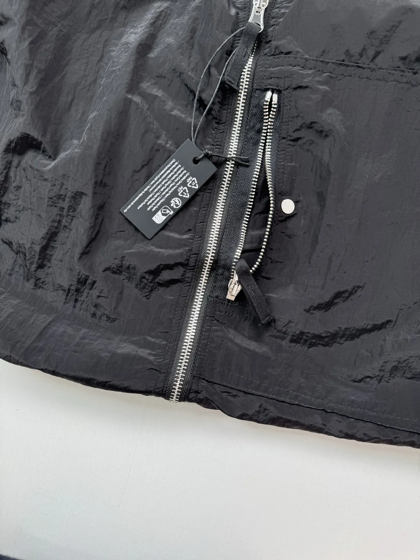 Crinkled Nylon Compass Patch Jacket D30518715 — view 9