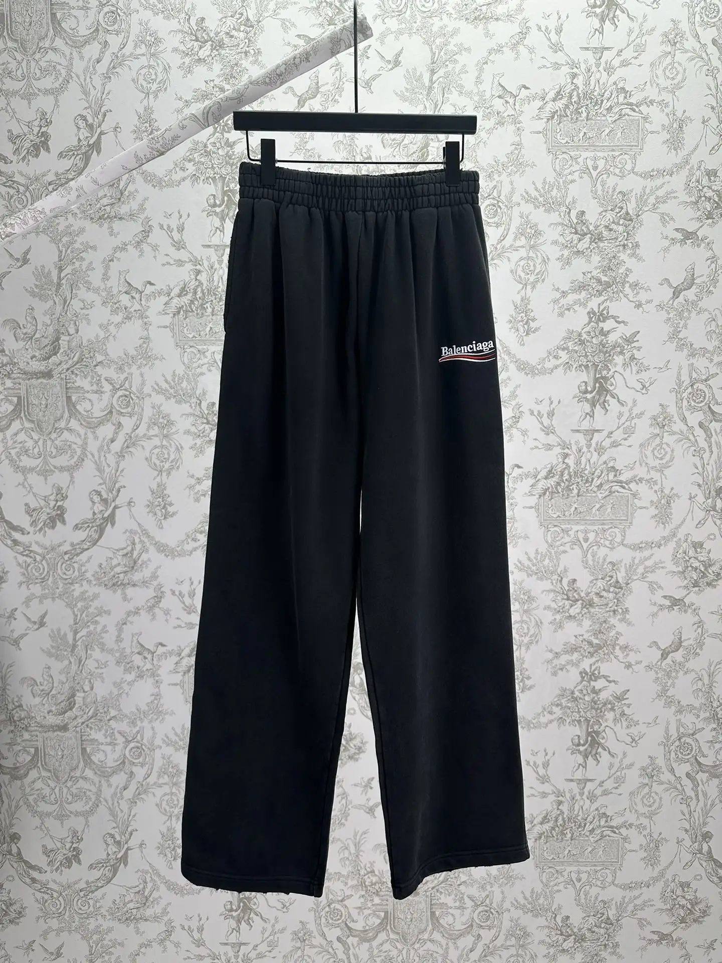 Logo-Embroidered Wide-Leg Sweatpants D31014378
