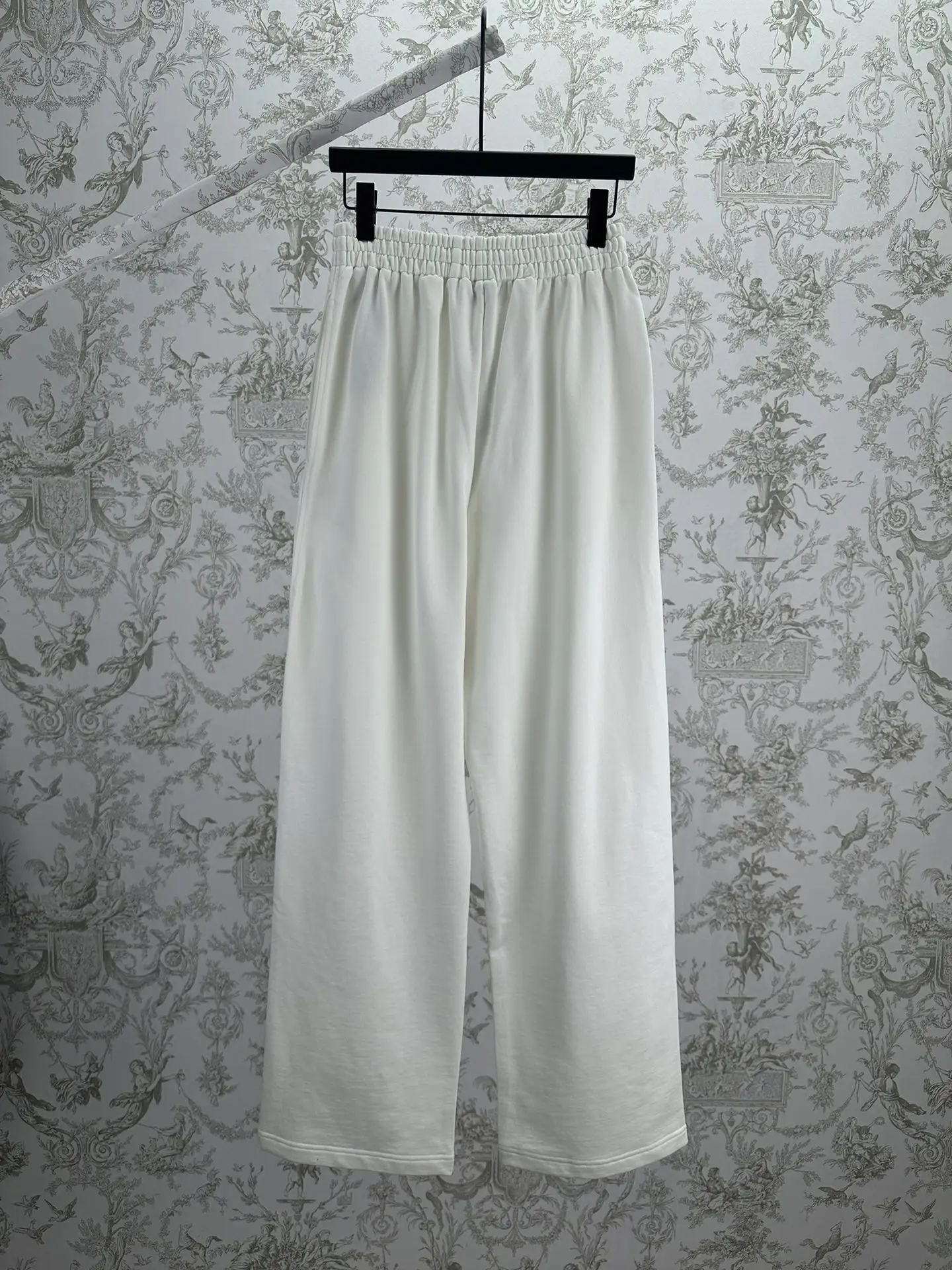 Logo-Embroidered Straight-Leg Sweatpants D31014377 — view 2