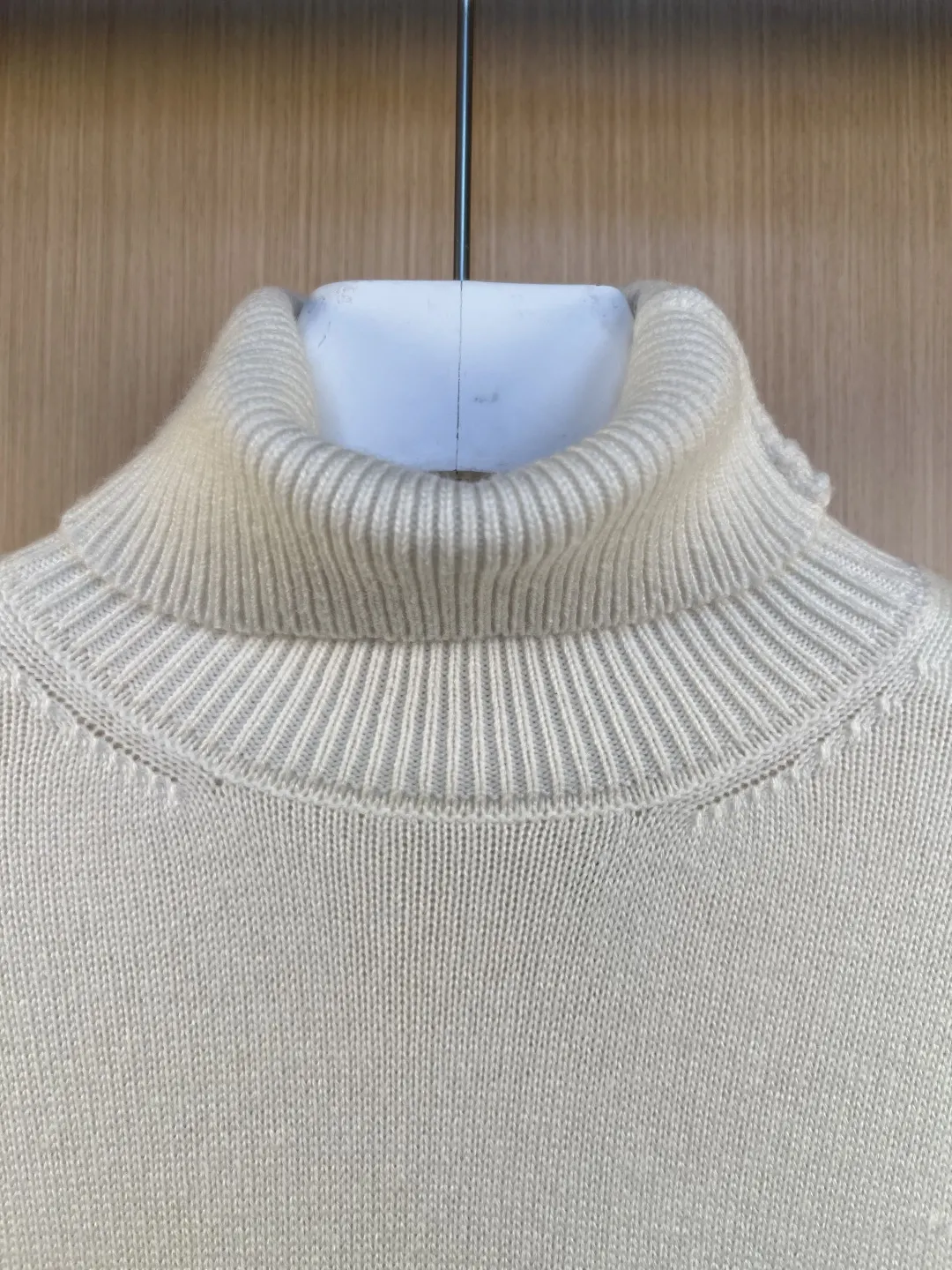 Logo Patch Roll-Neck Knit Sweater D31019186 — view 3