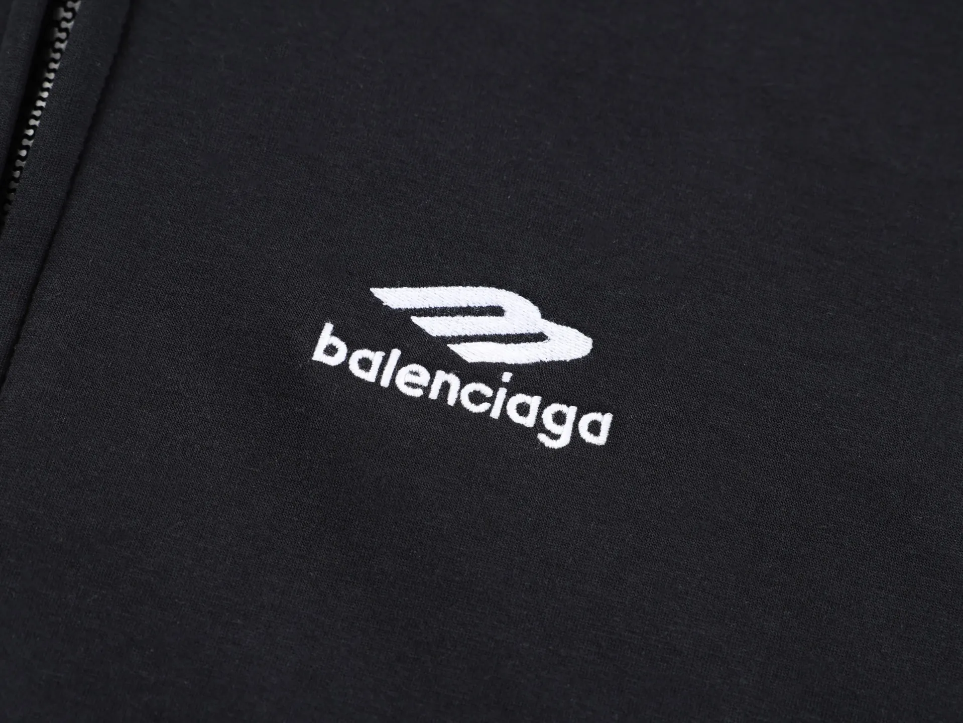 Logo-Embroidered Zip-Up Hoodie D31022498 — view 5