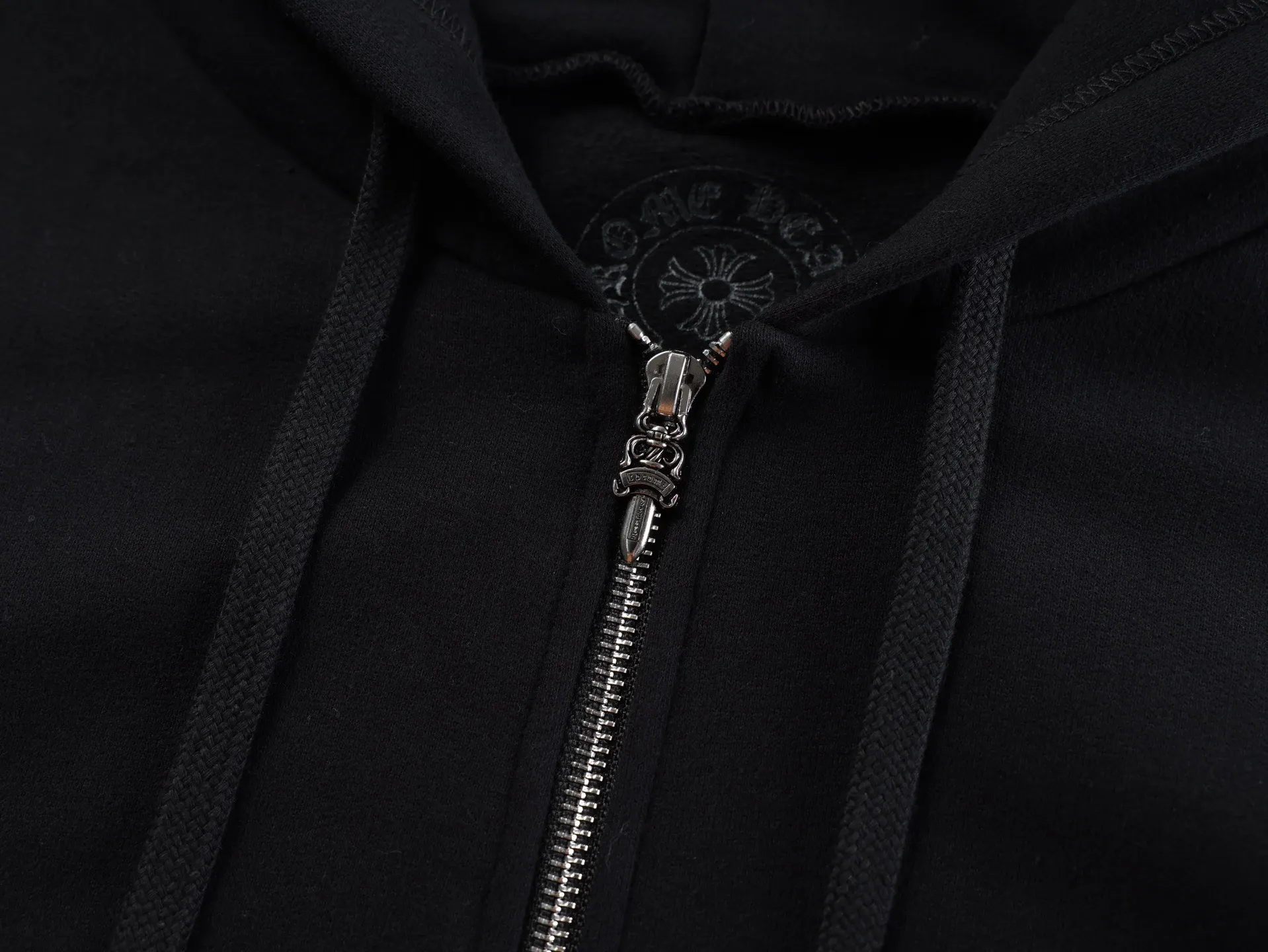 Scroll Logo Zip-Up Cotton Hoodie D31022450 — view 4