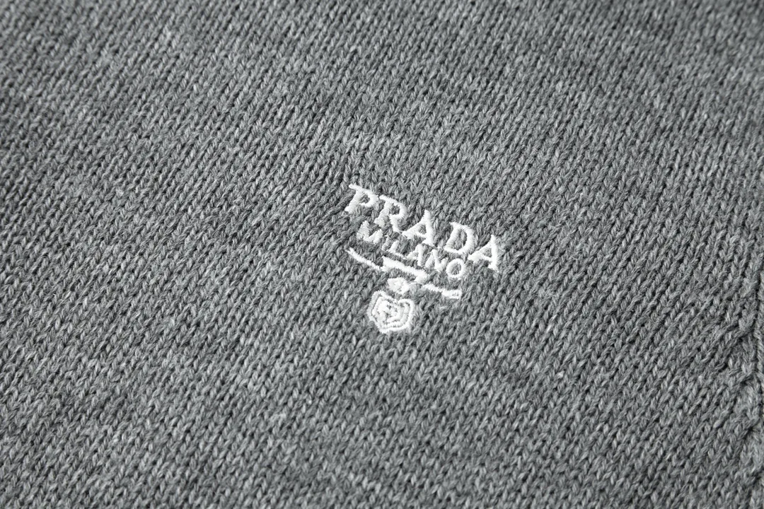 Logo-Embroidered Merino Wool Zip-Up Cardigan D31022479 — view 6