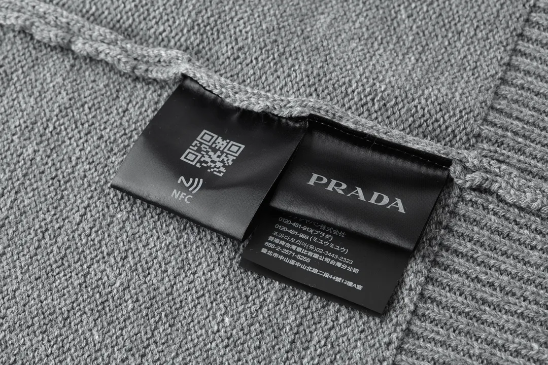 Logo-Embroidered Merino Wool Zip-Up Cardigan D31022479 — view 9