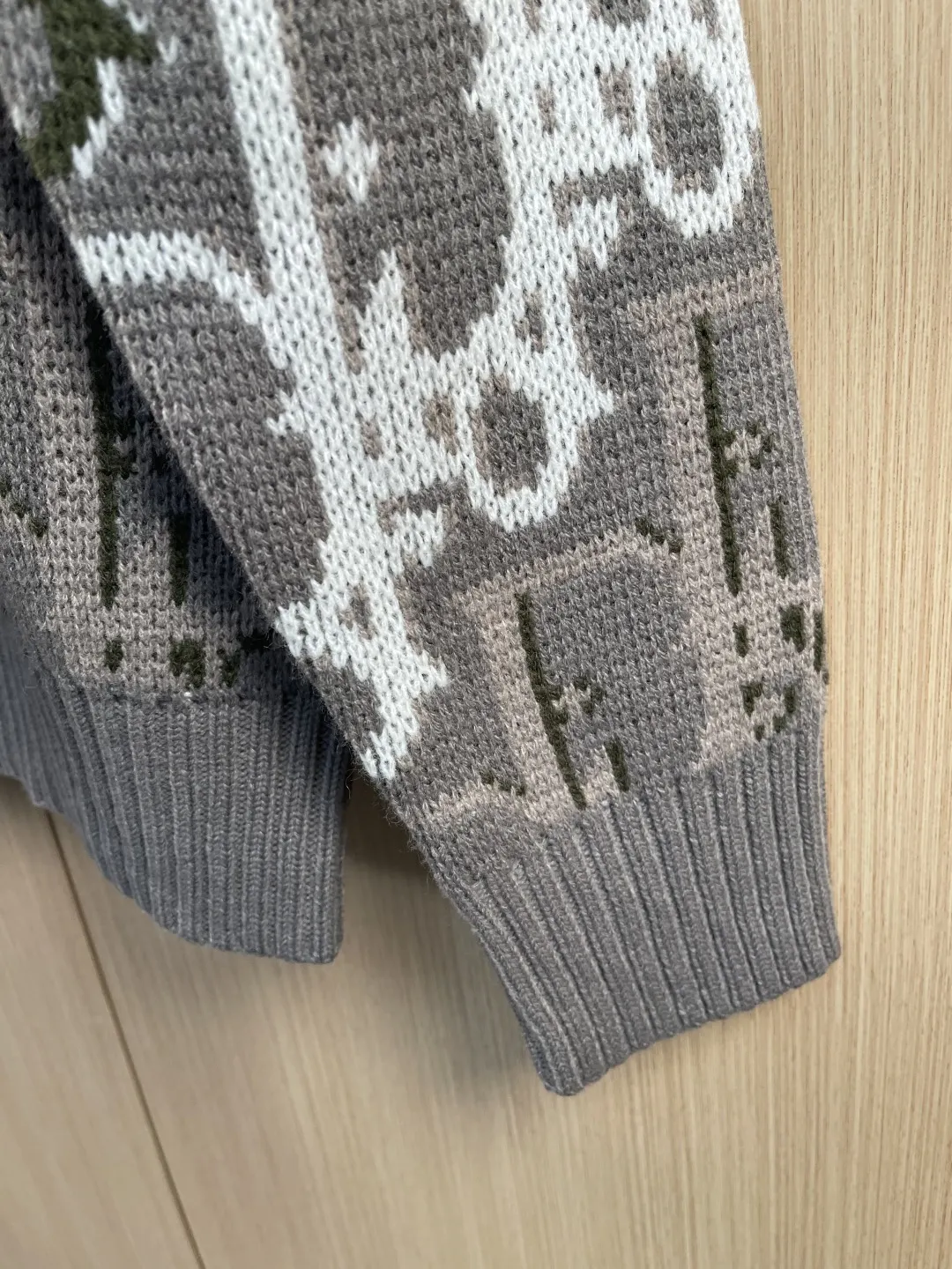 Oblique Jacquard Crew-Neck Sweater D31520535 — view 4