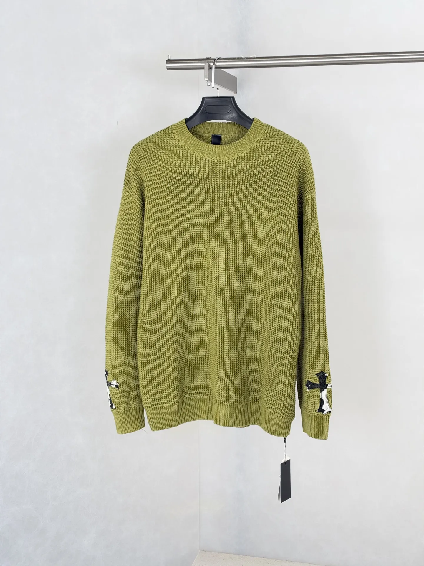 Waffle-Knit Cross Patch Crew-Neck Sweater D31520479