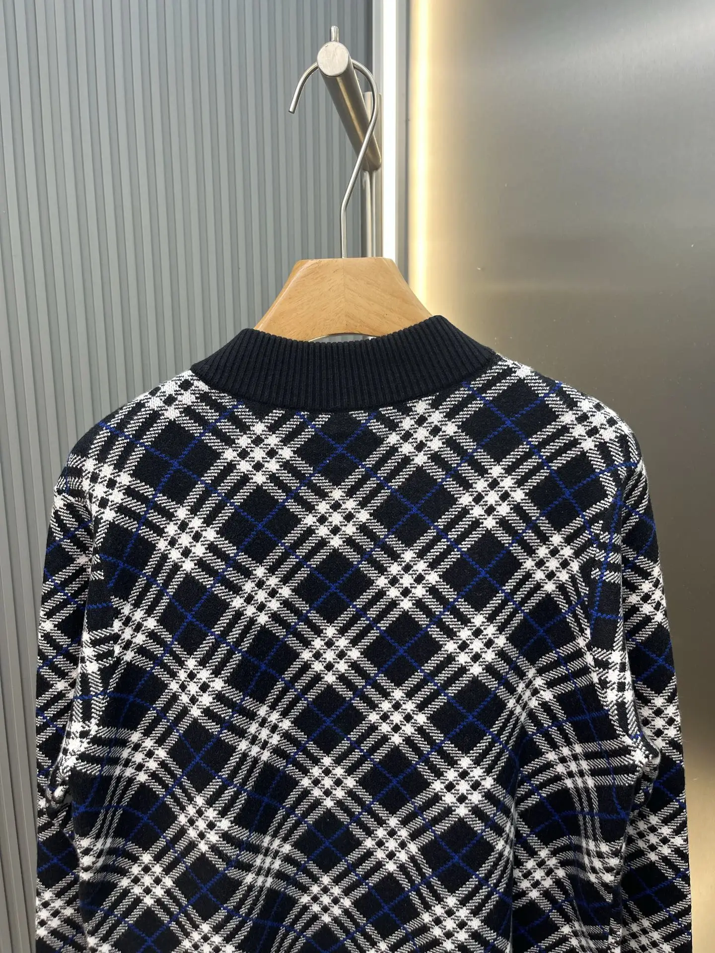 Check Jacquard Wool-Cashmere Knit Bomber Jacket D32020422 — view 4
