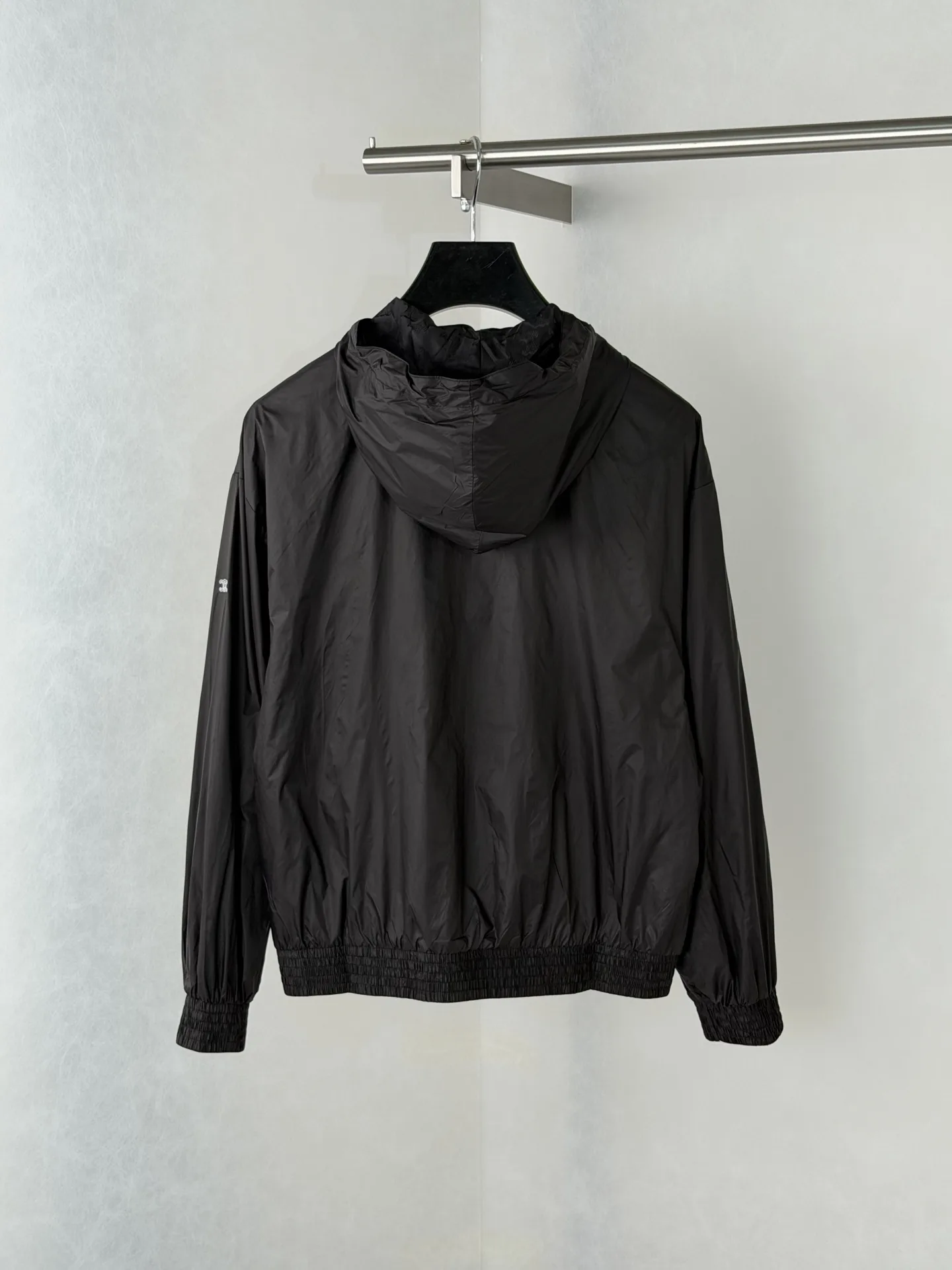 Triomphe Embroidered Hooded Windbreaker D32018685 — view 2