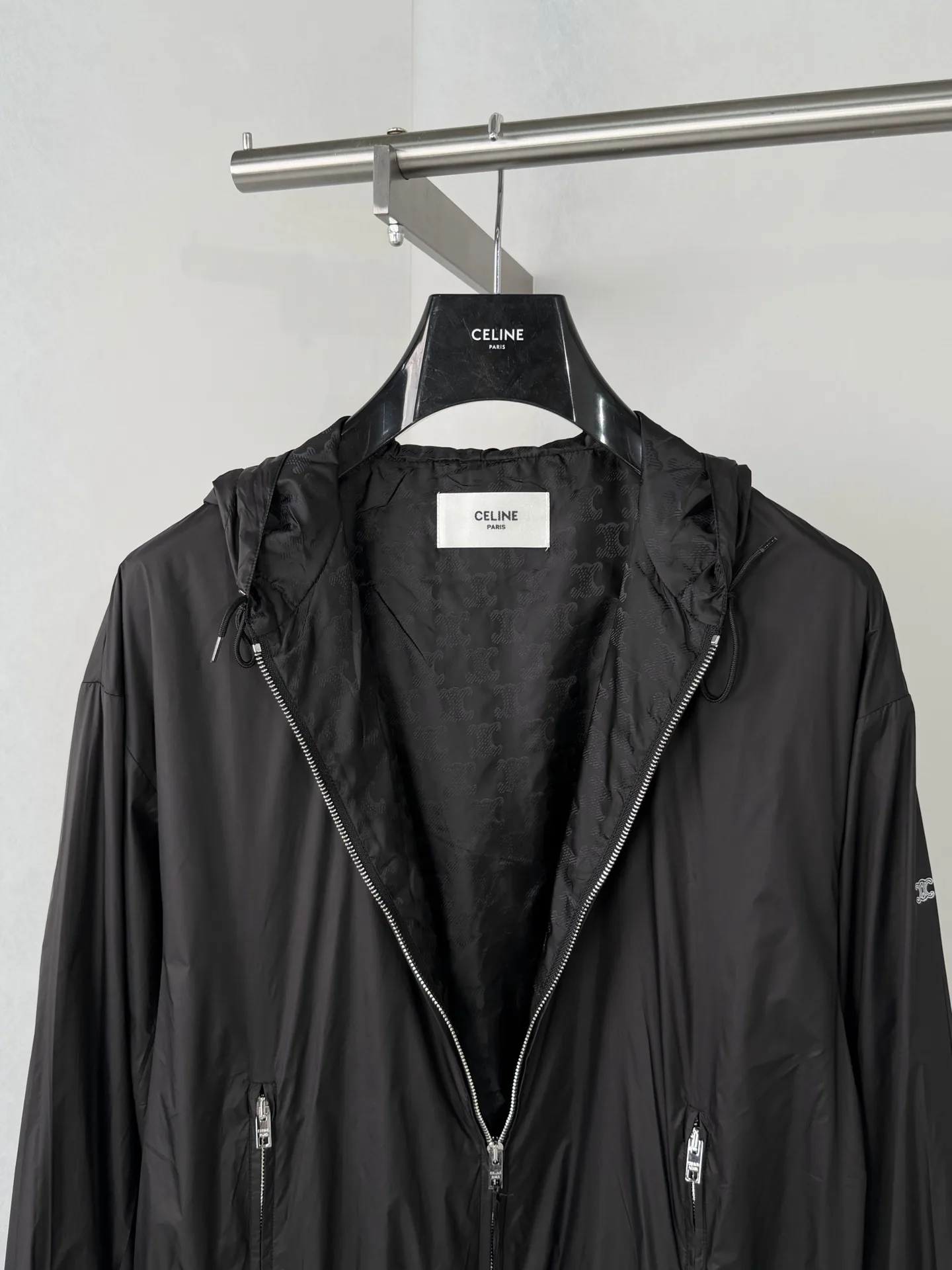 Triomphe Embroidered Hooded Windbreaker D32018685 — view 3