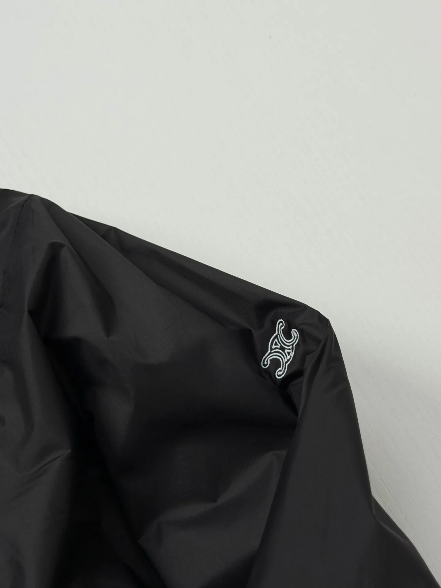 Triomphe Embroidered Hooded Windbreaker D32018685 — view 6