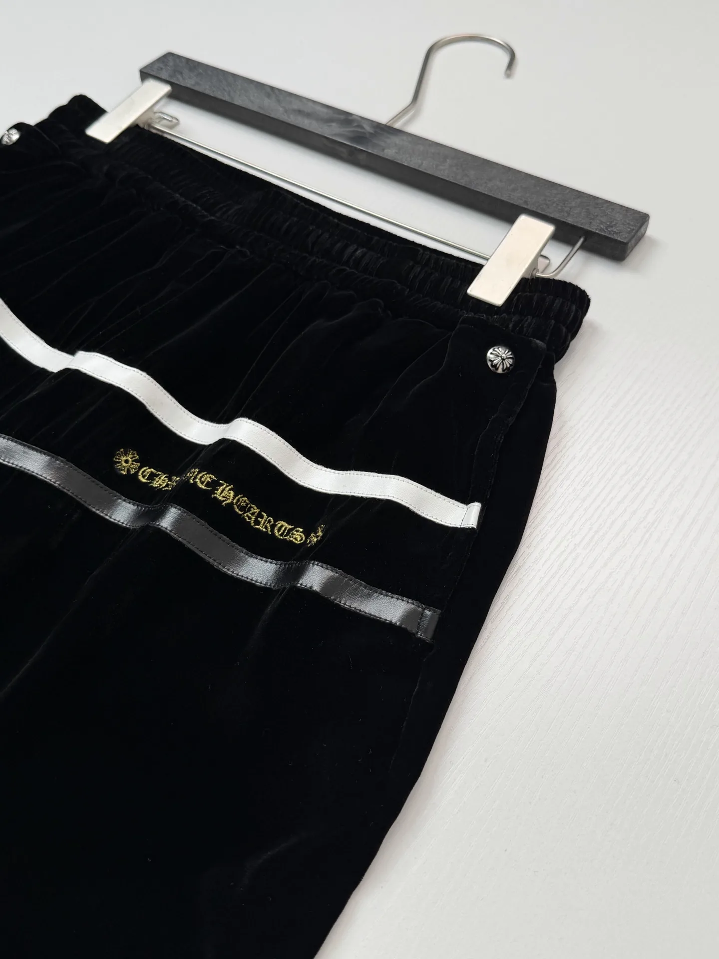 Embroidered Velvet Wide-Leg Sweatpants D32018665 — view 4
