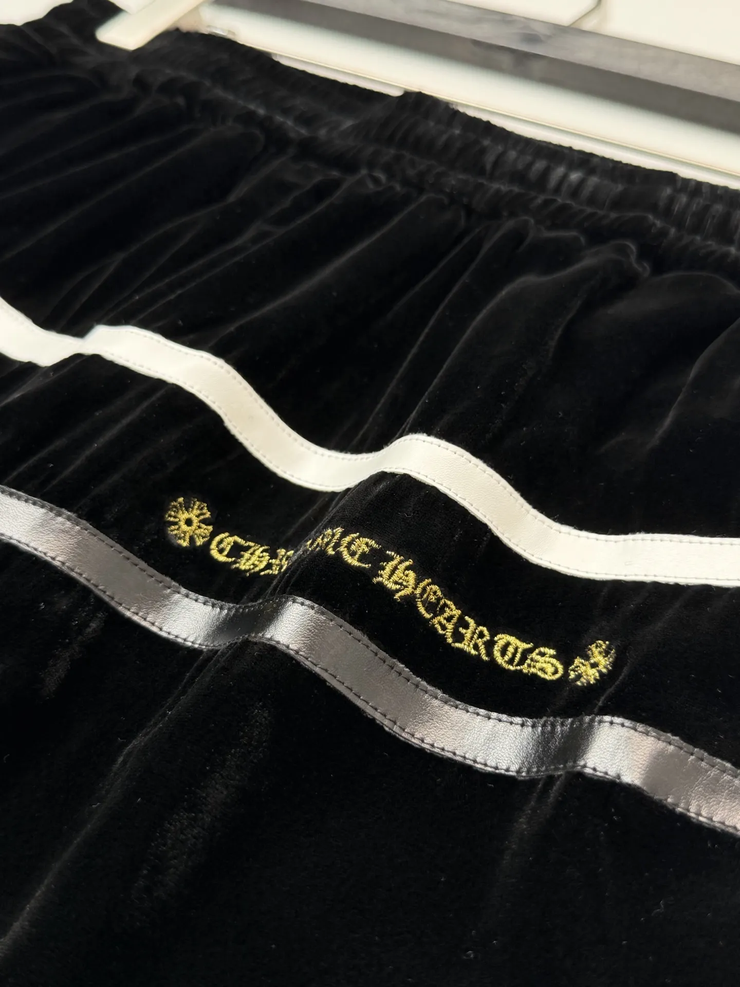 Embroidered Velvet Wide-Leg Sweatpants D32018665 — view 5