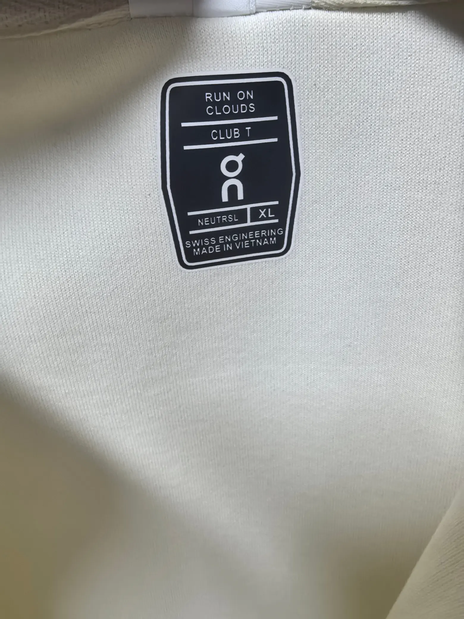 On Running Logo-Print Zip-Up Gilet D33022118 — view 9