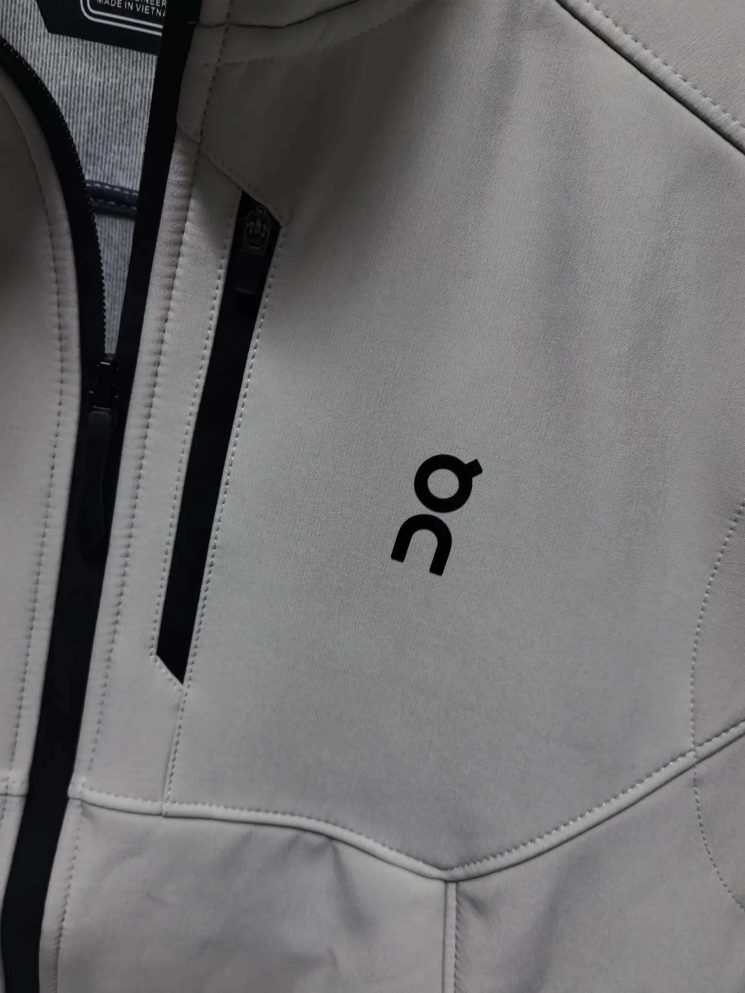 On Running Logo-Print Technical Gilet D33022122 — view 3
