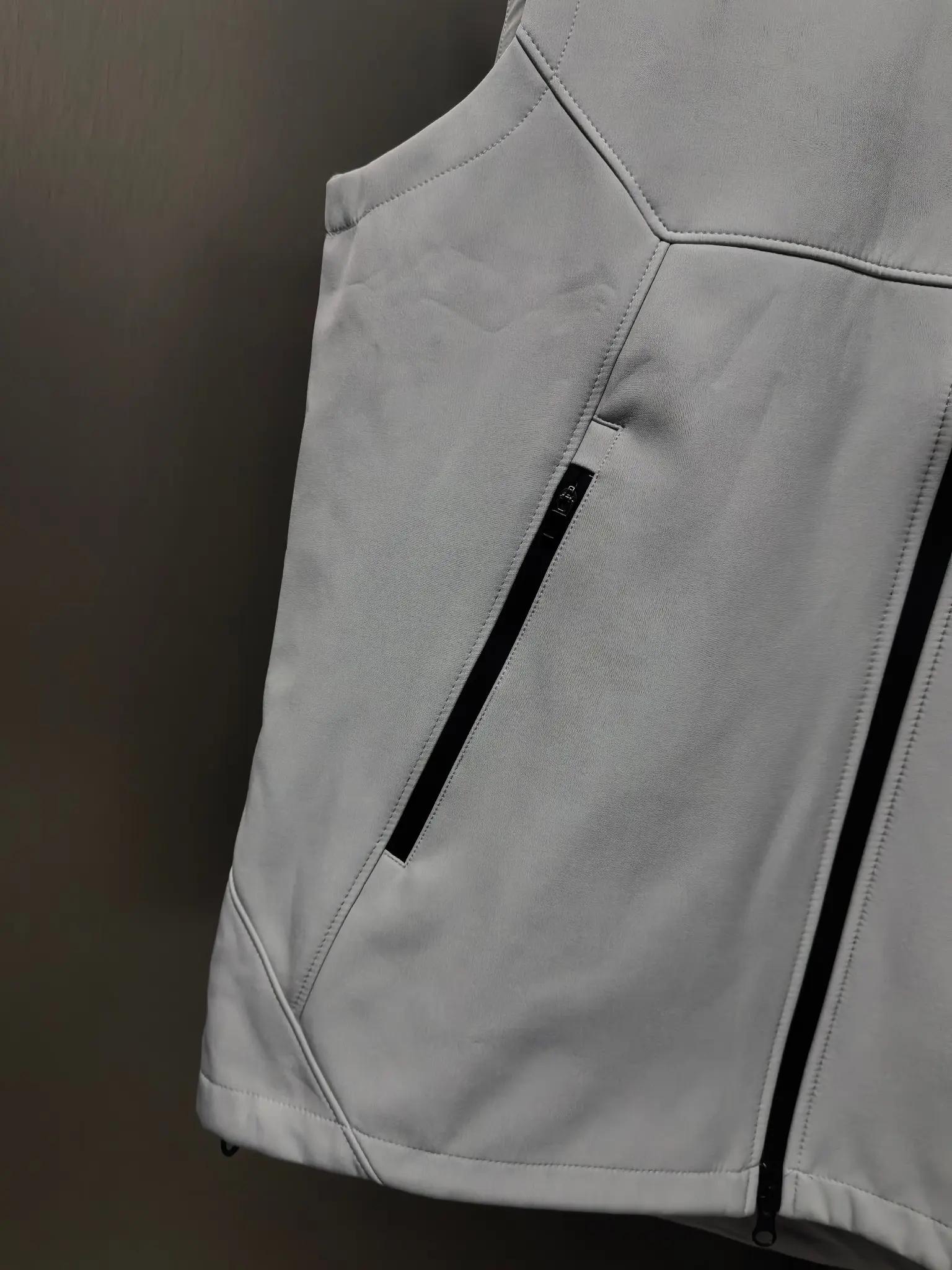 On Running Logo-Print Technical Gilet D33022122 — view 4
