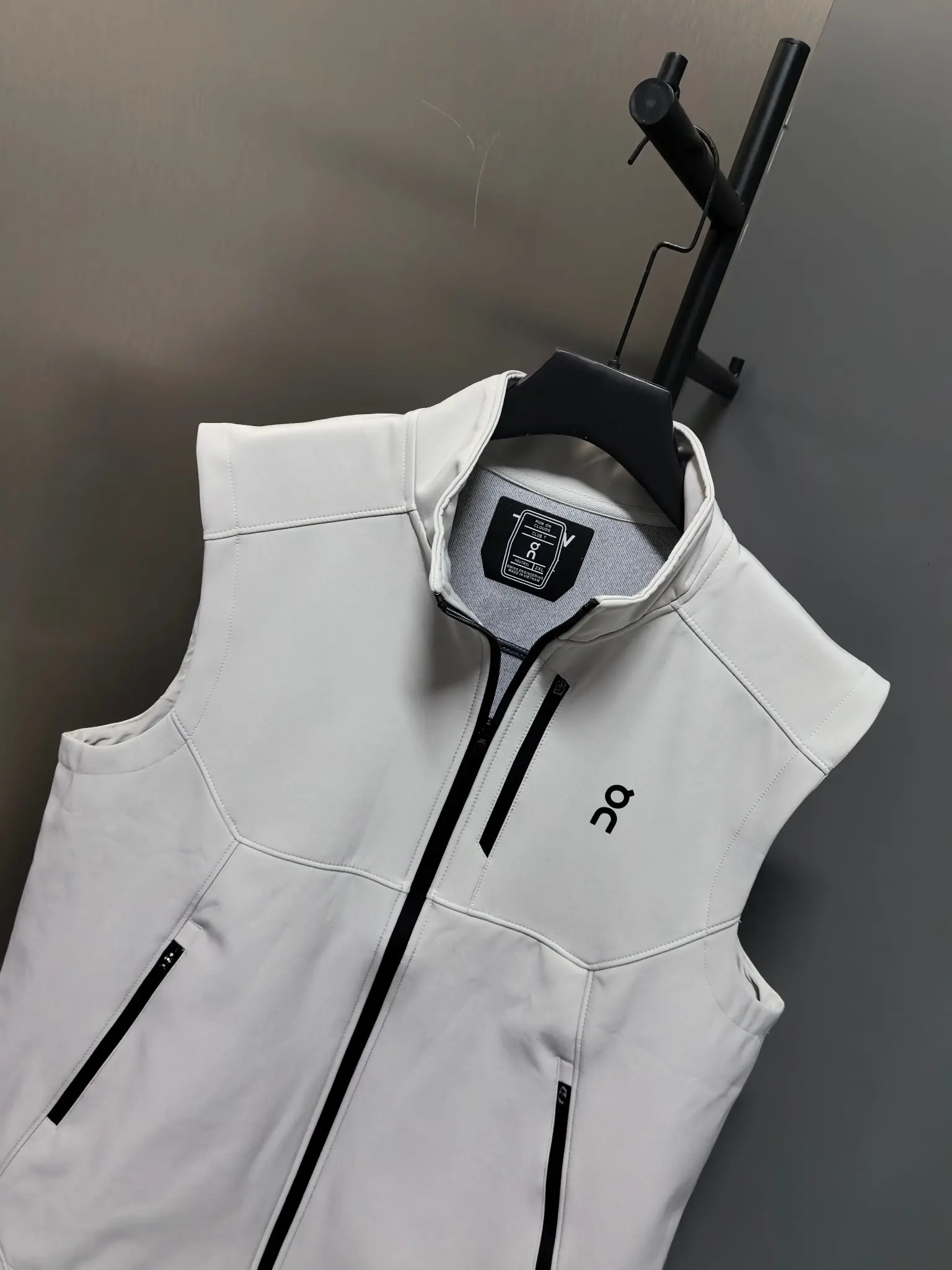 On Running Logo-Print Technical Gilet D33022122 — view 5