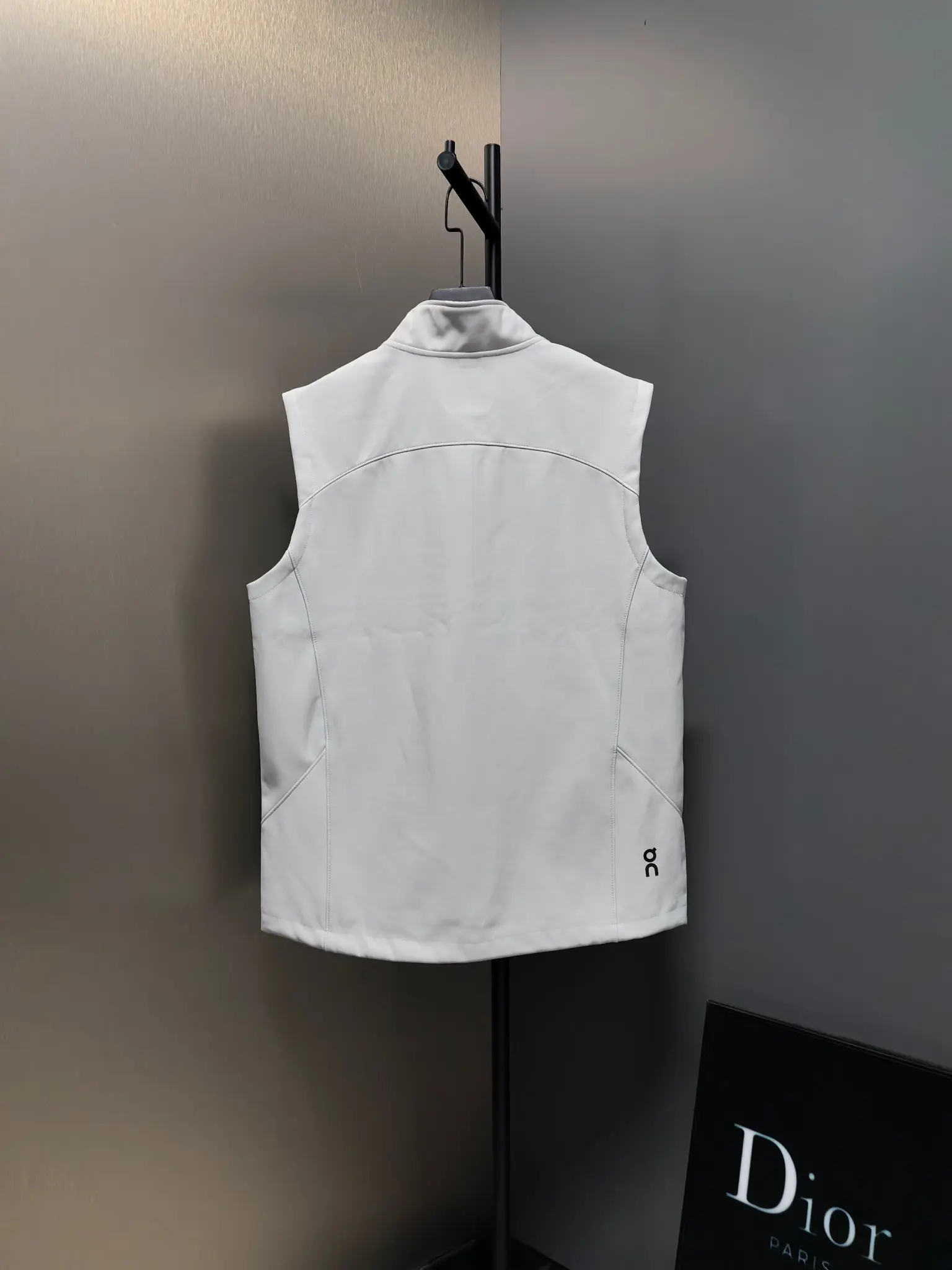 On Running Logo-Print Technical Gilet D33022122 — view 6