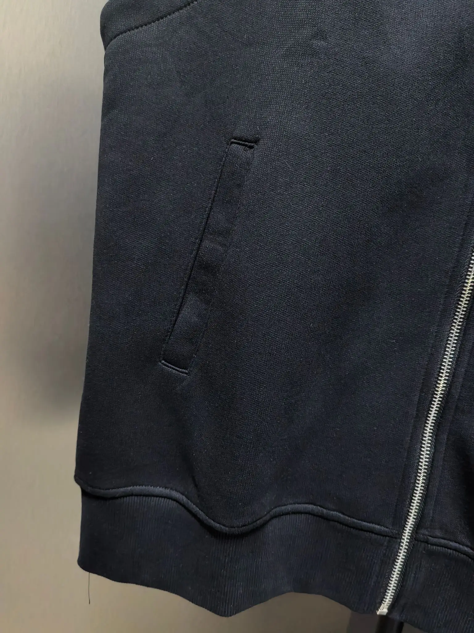 On Running Logo-Print Zip-Up Gilet D33022119 — view 4