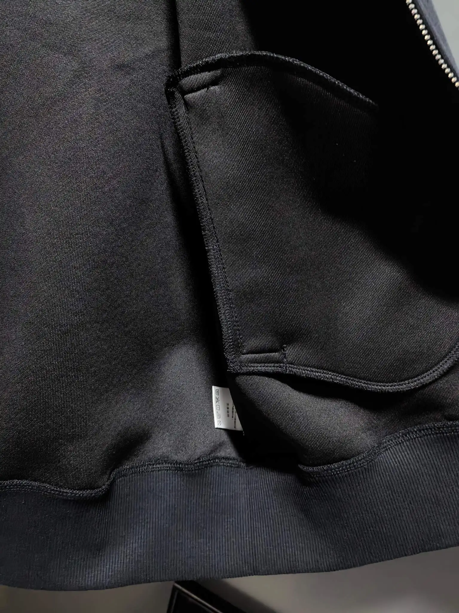 On Running Logo-Print Zip-Up Gilet D33022119 — view 8
