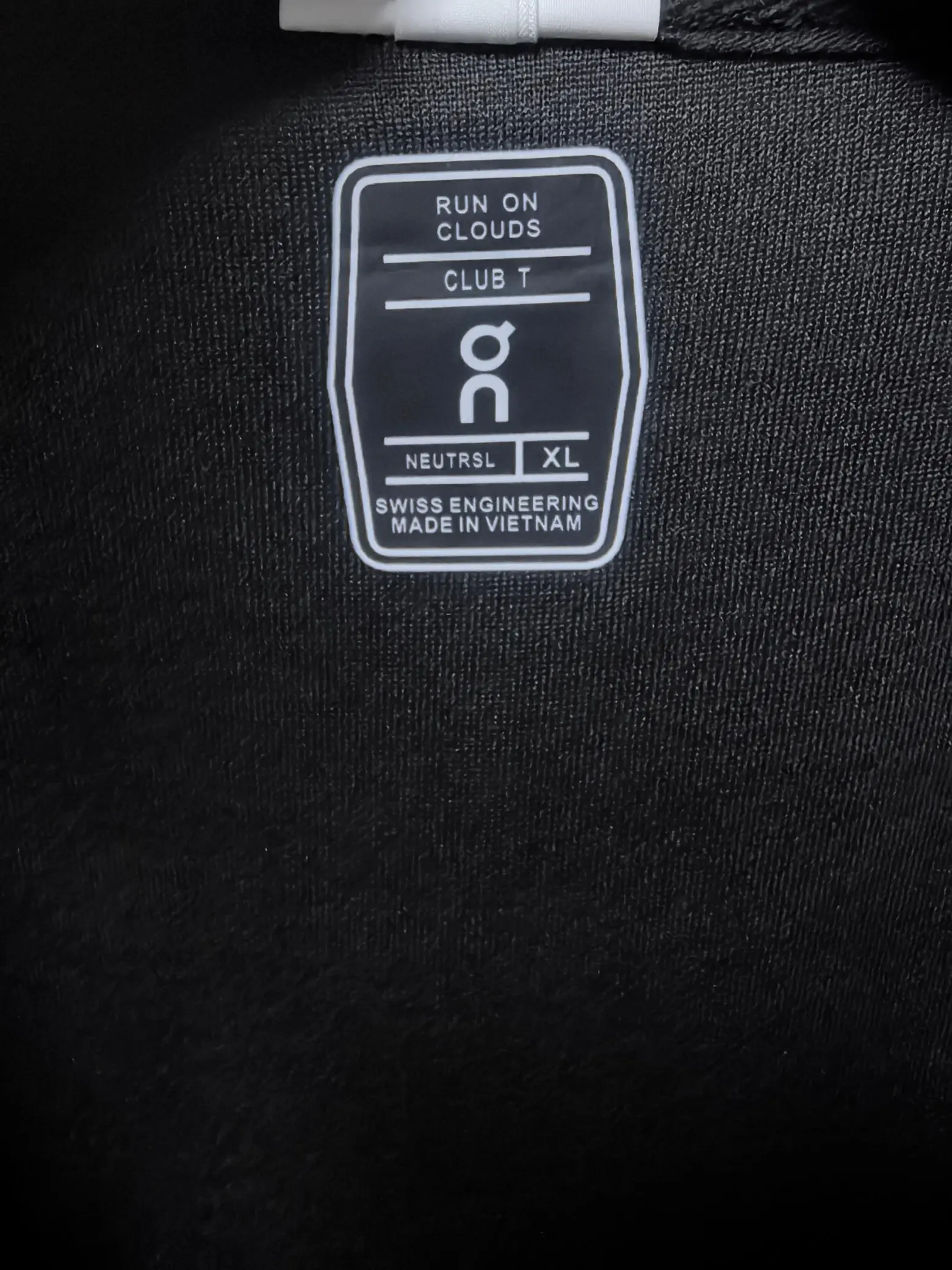 On Running Logo-Print Zip-Up Gilet D33022119 — view 9