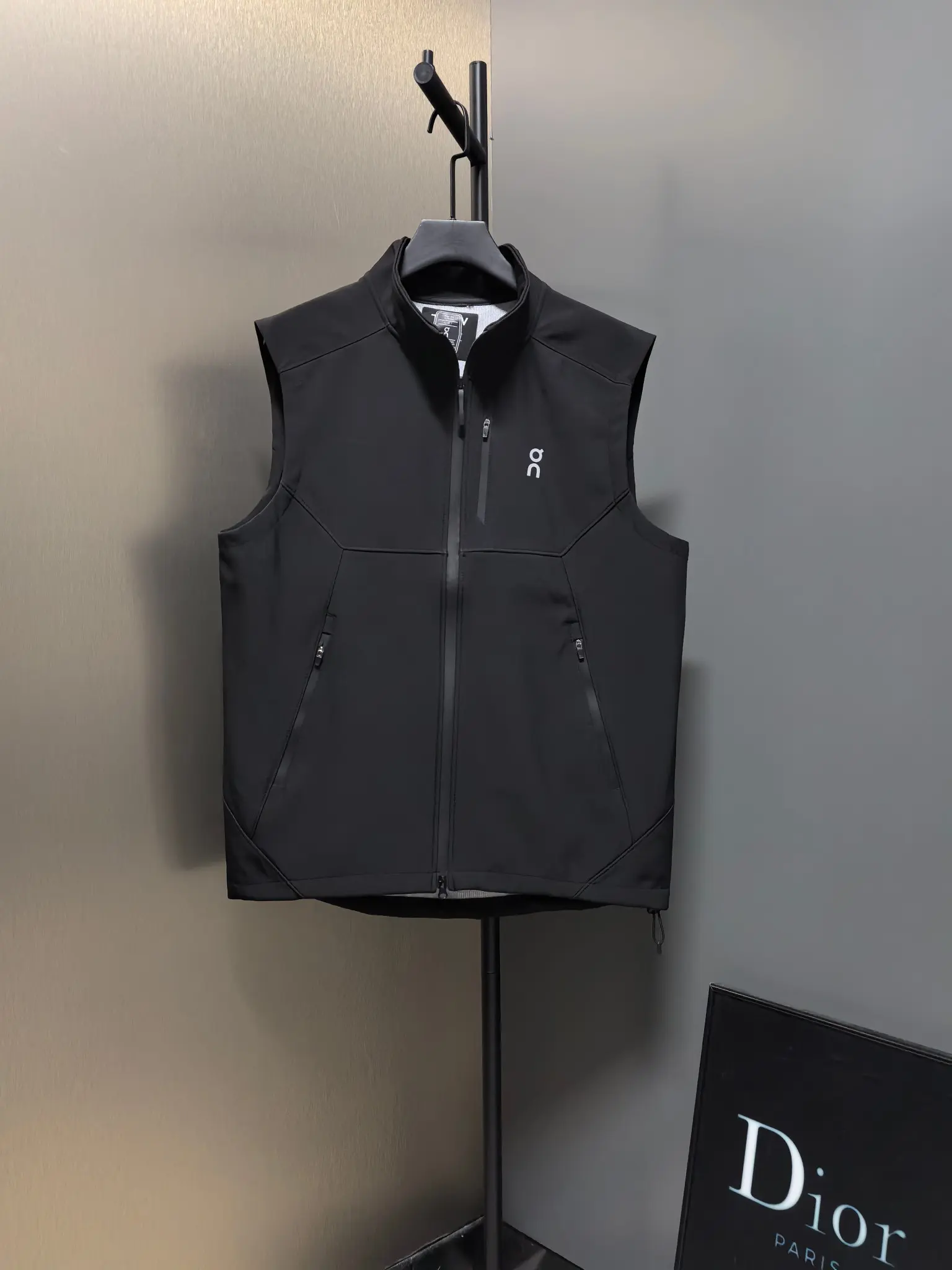 Logo-Print Technical Shell Gilet D33022121