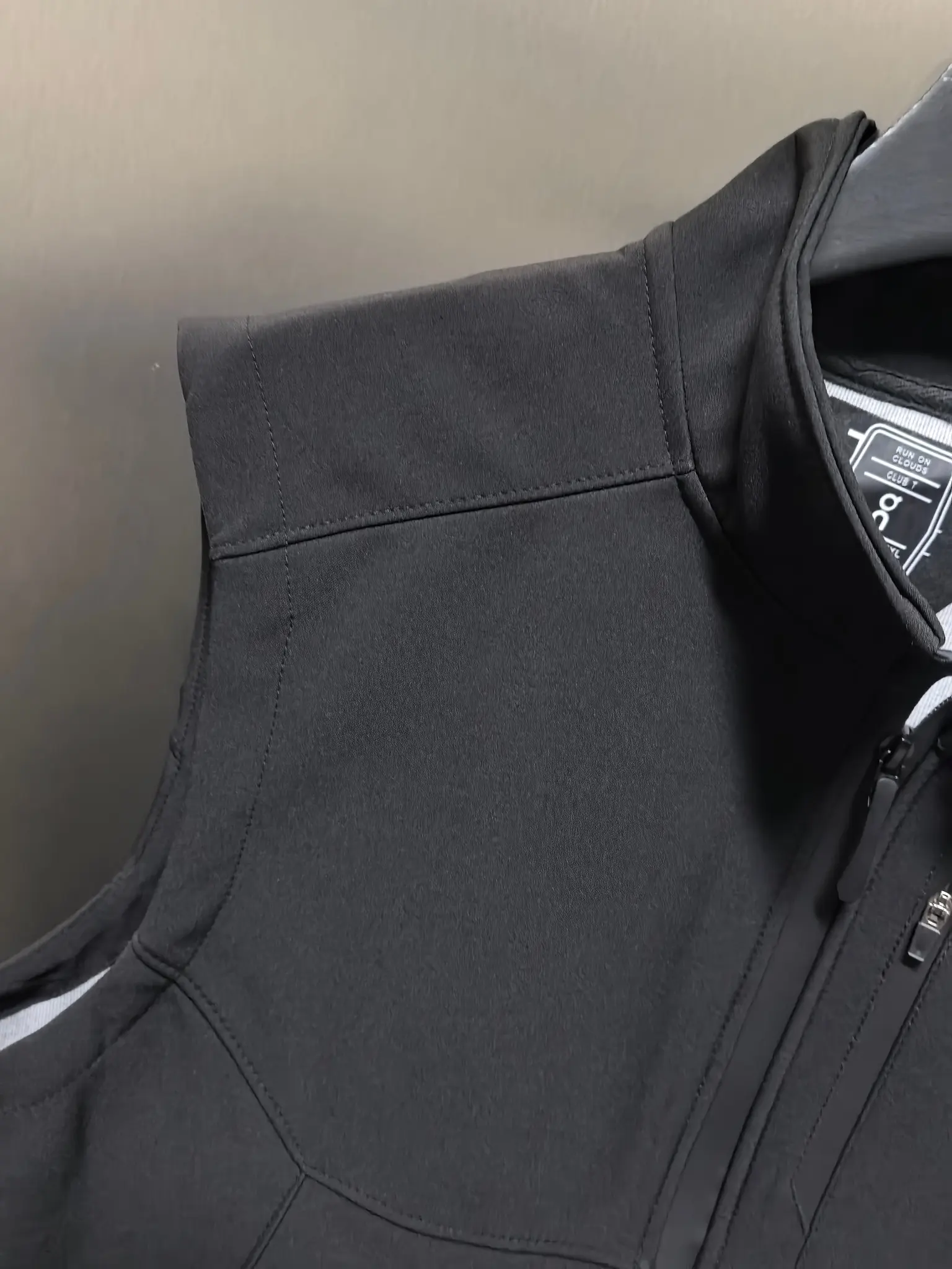 Logo-Print Technical Shell Gilet D33022121 — view 2