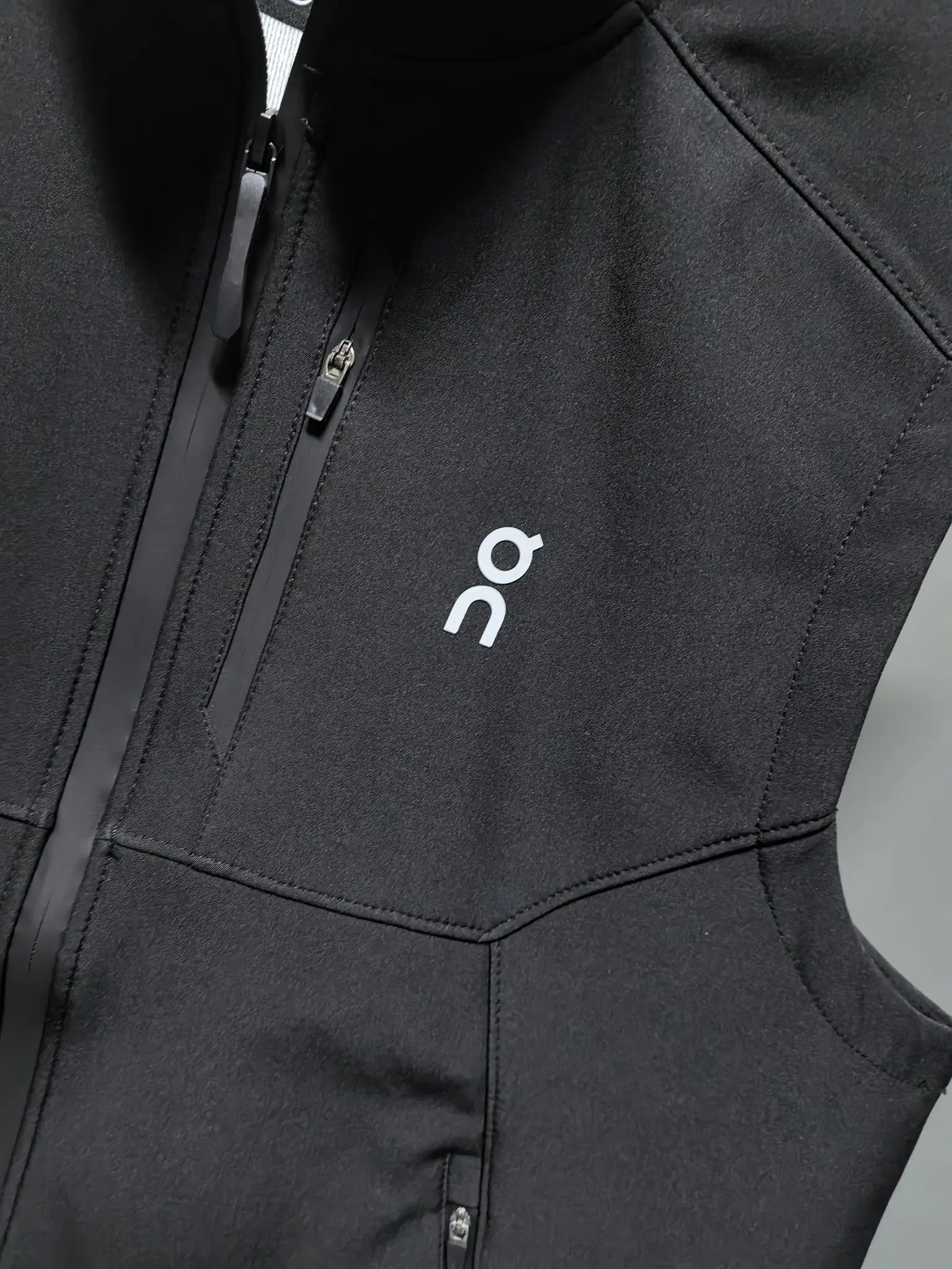 Logo-Print Technical Shell Gilet D33022121 — view 3