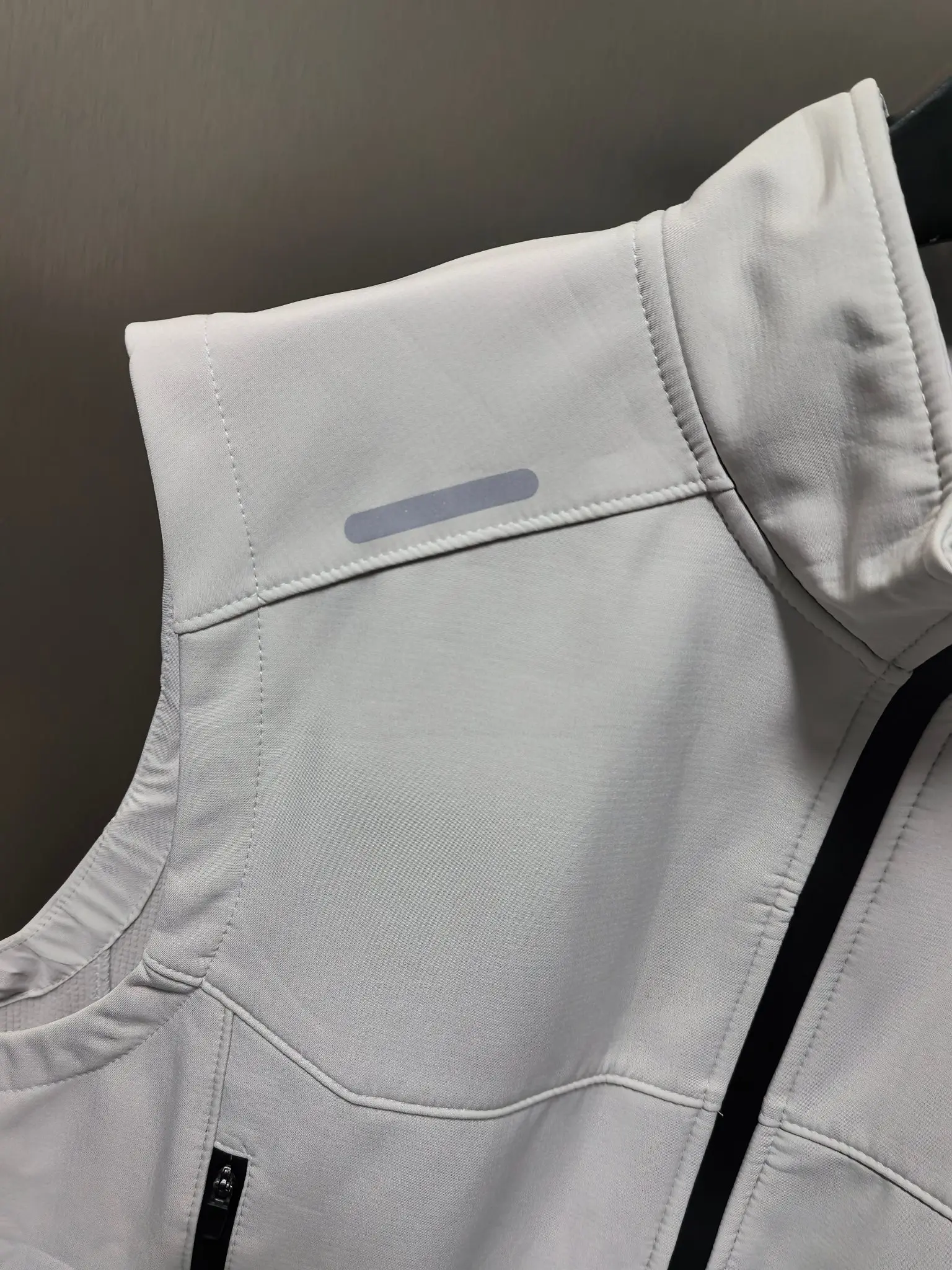 On Running Logo-Print Performance Vest D33022123 — view 2