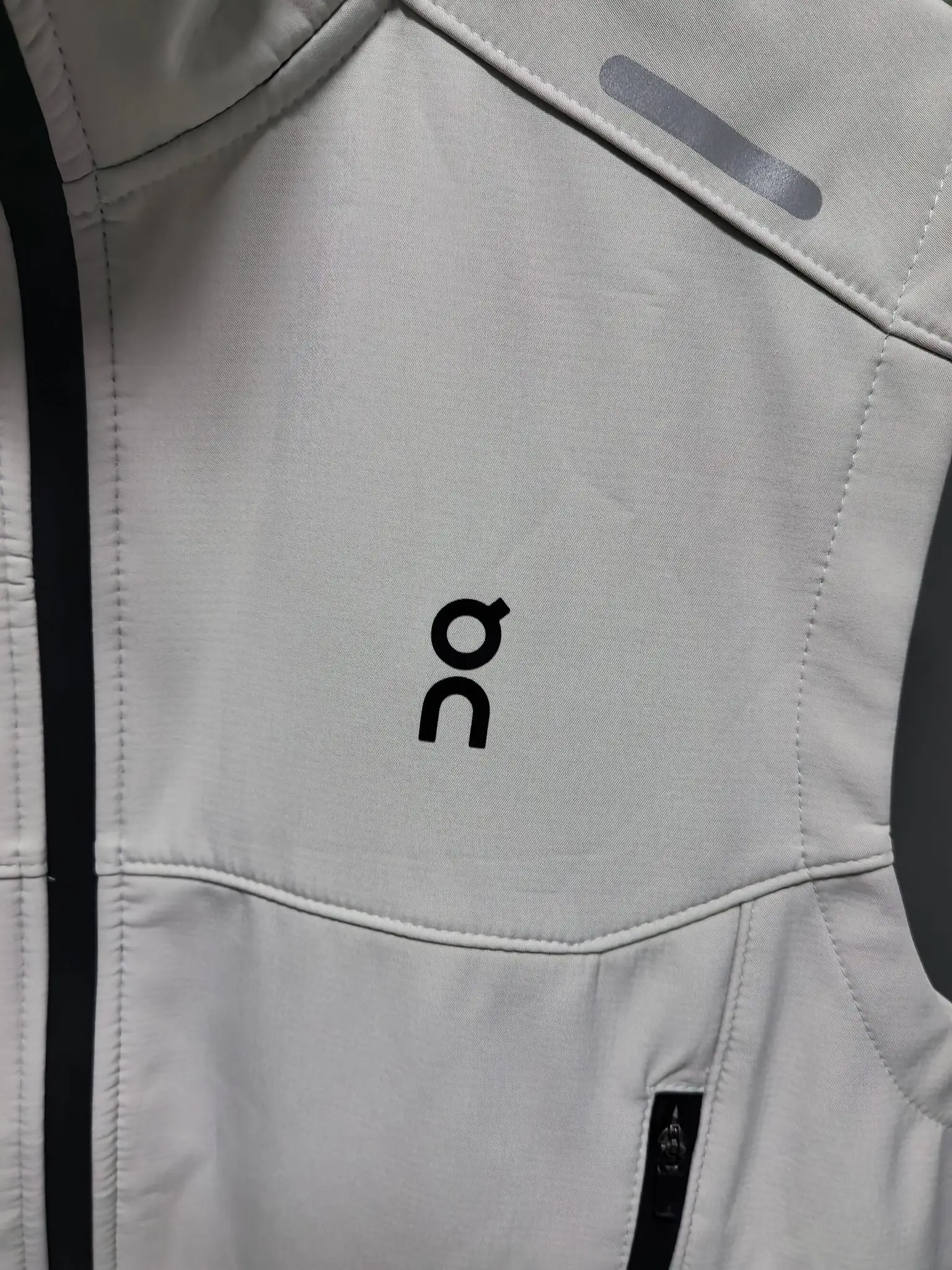 On Running Logo-Print Performance Vest D33022123 — view 3