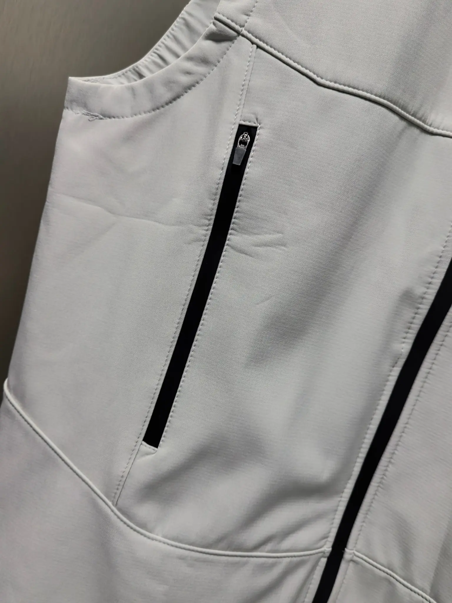 On Running Logo-Print Performance Vest D33022123 — view 4