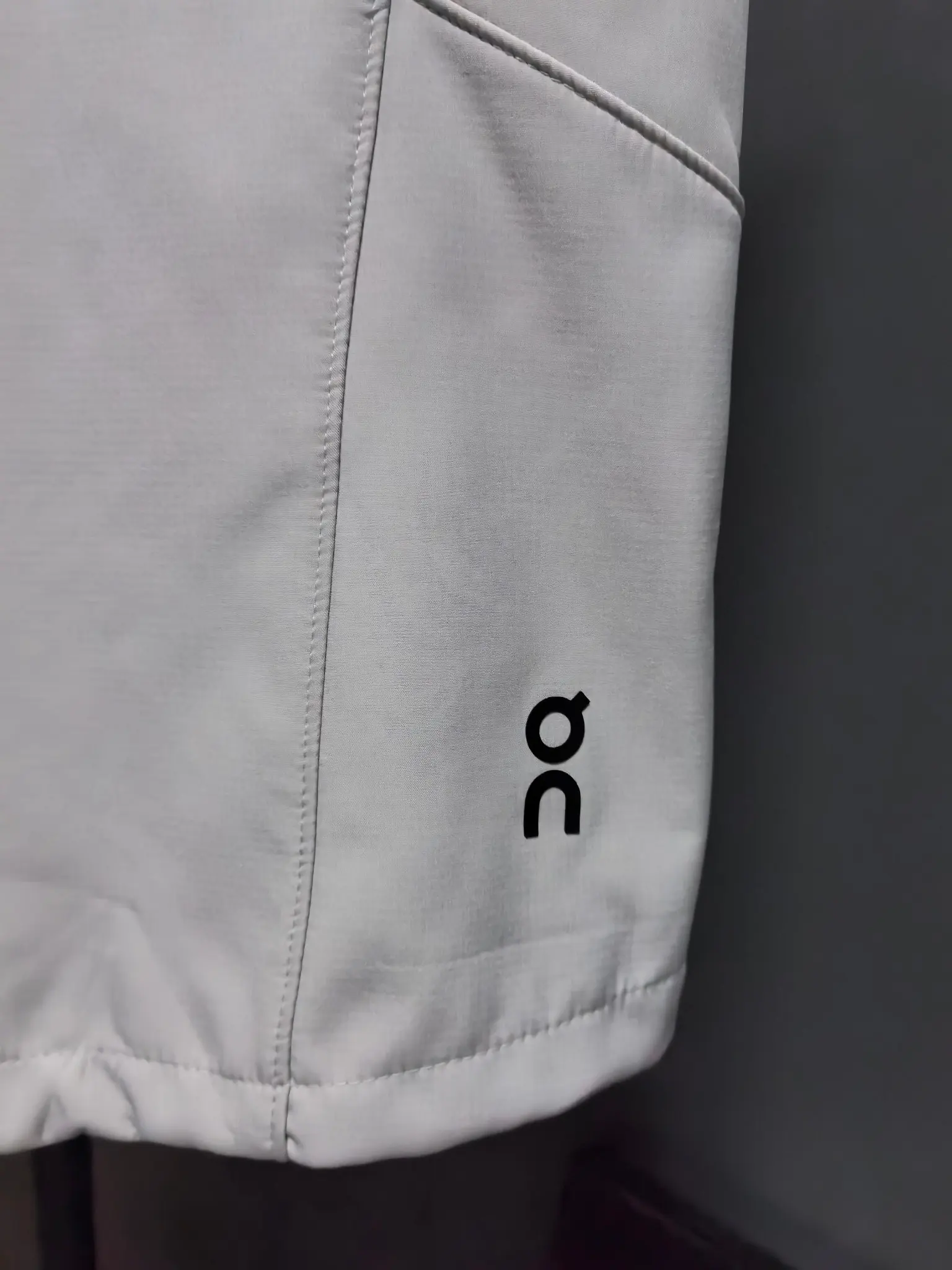 On Running Logo-Print Performance Vest D33022123 — view 7