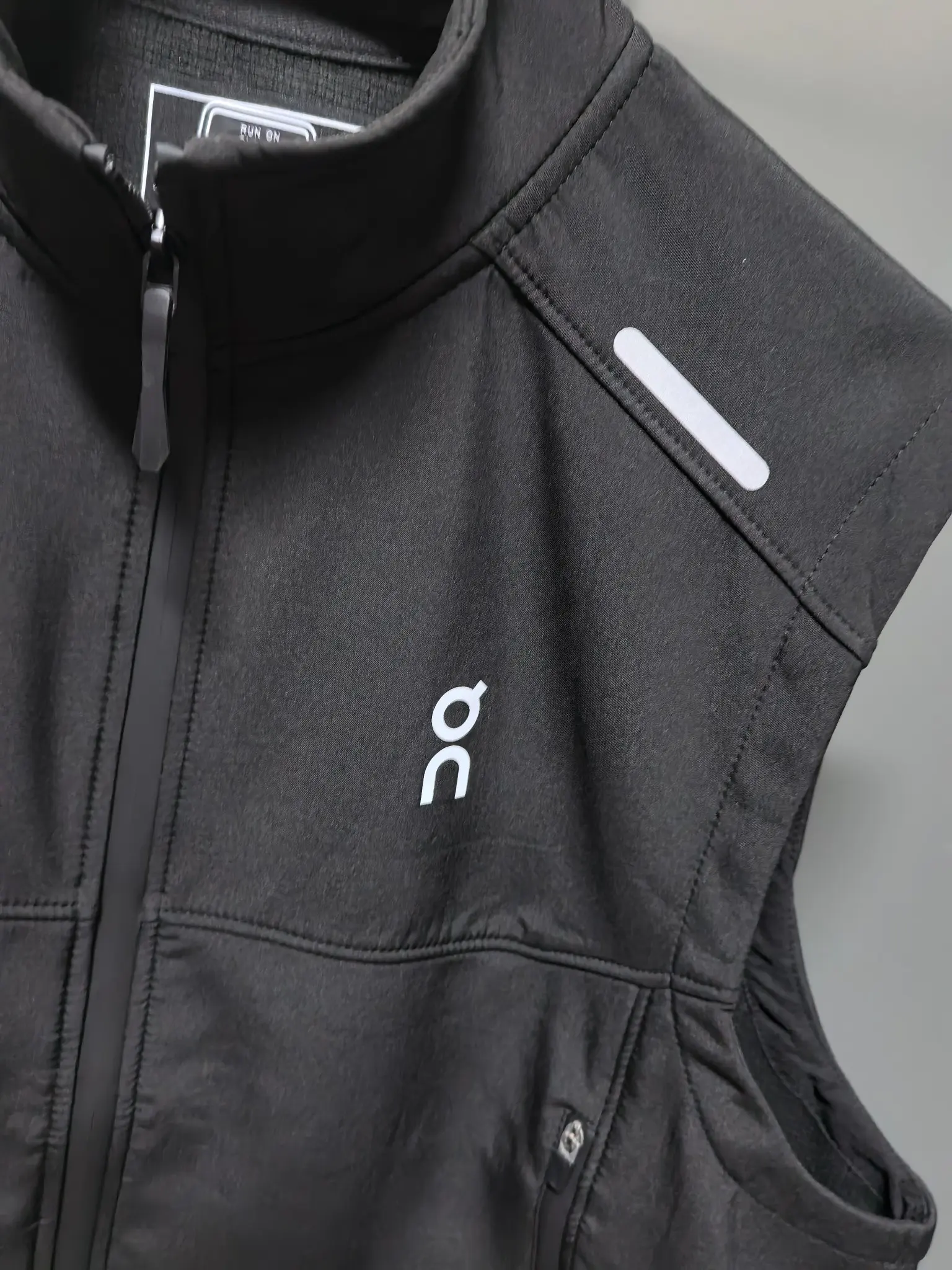 On Running Logo-Print Performance Gilet D33022124 — view 3
