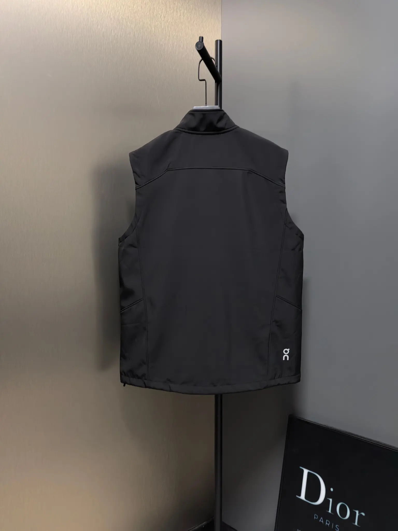 On Running Logo-Print Performance Gilet D33022124 — view 8