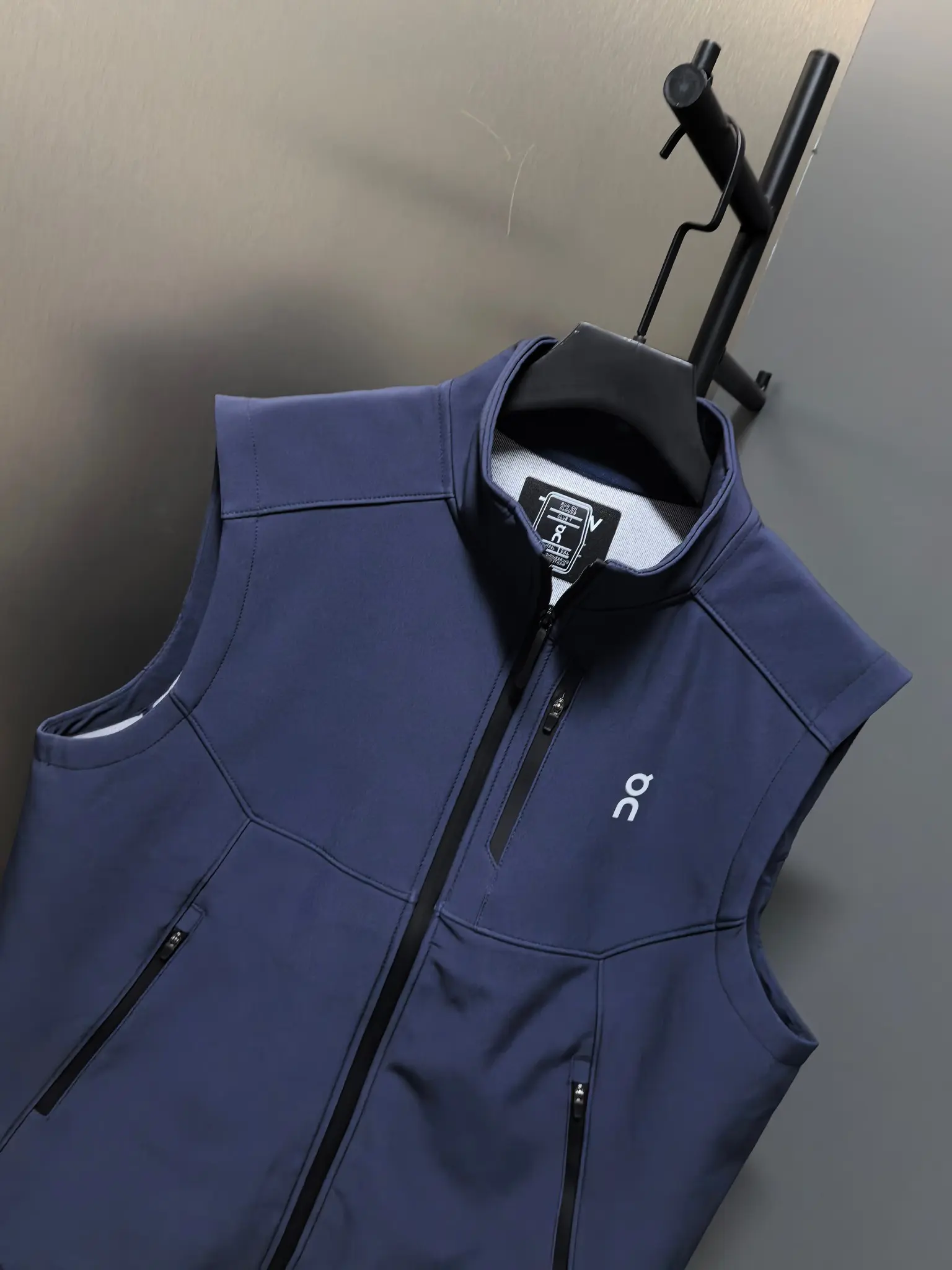 On Running Logo-Print Performance Gilet D33022120 — view 5